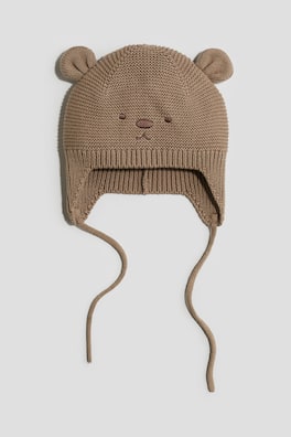 Stickad beanie med knytband