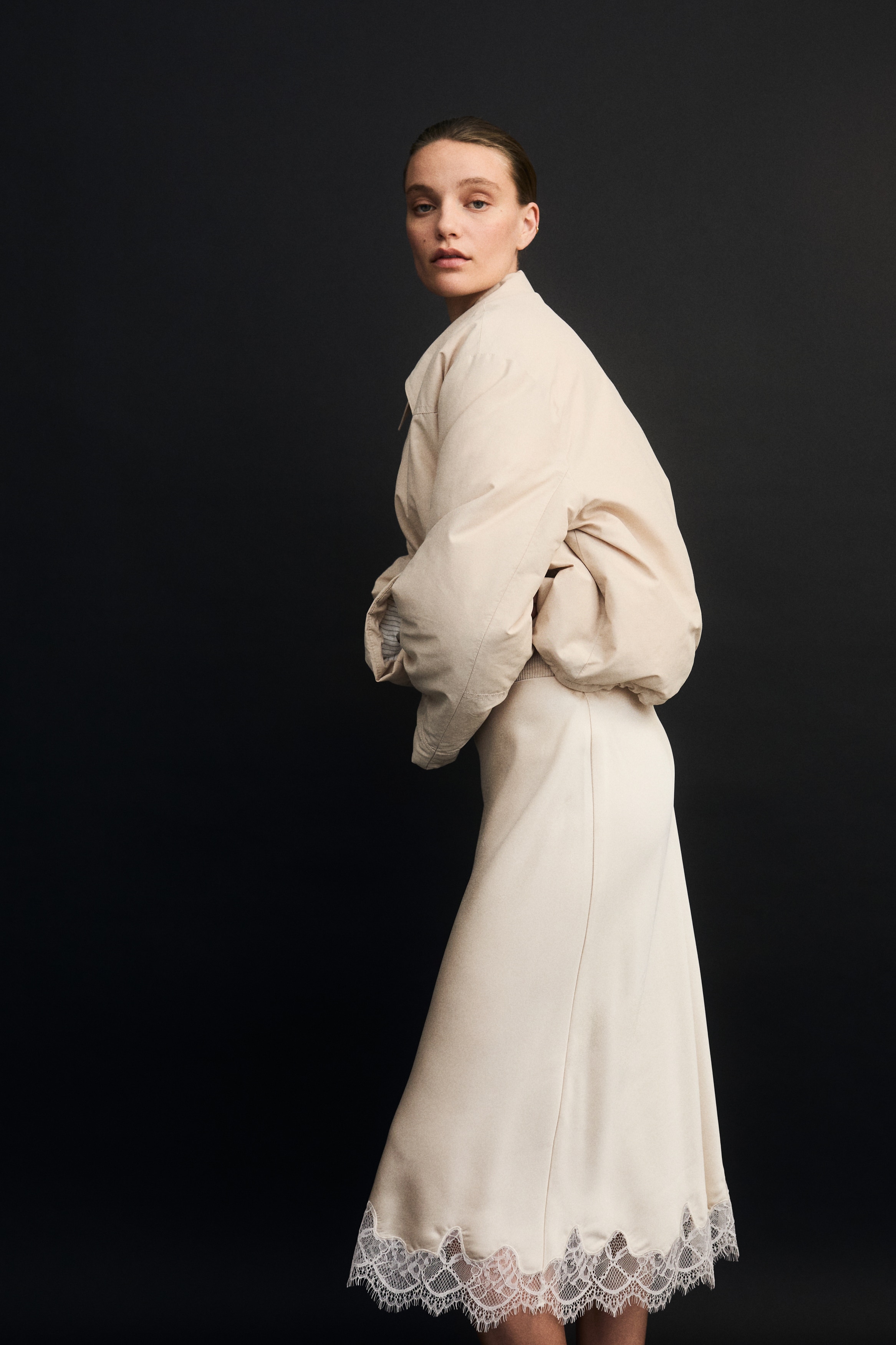 蕾絲飾邊襯裙 - 淺米色/淺米色/深灰粉紅色/黑色