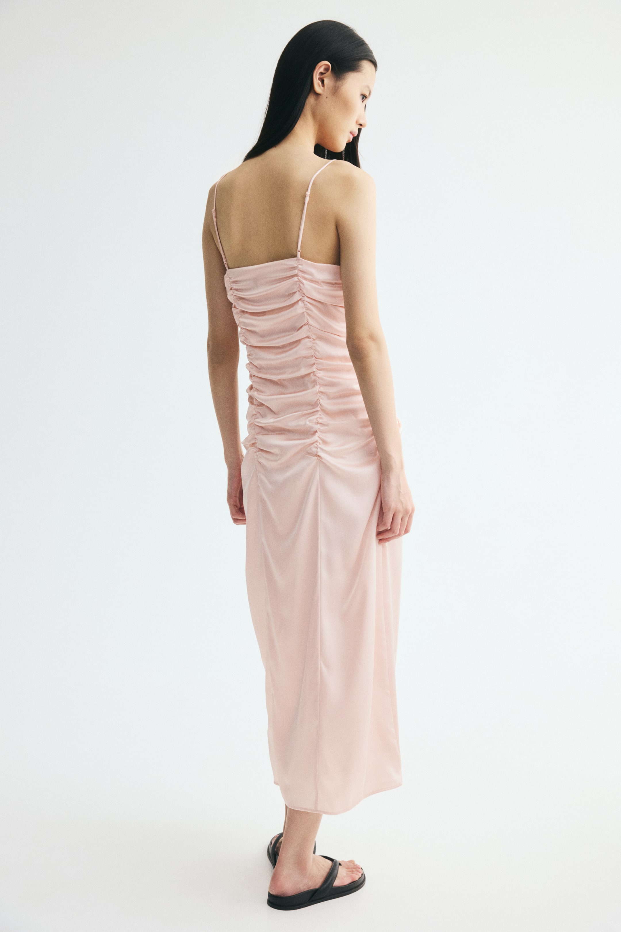 Robe en satin avec cordon de serrage