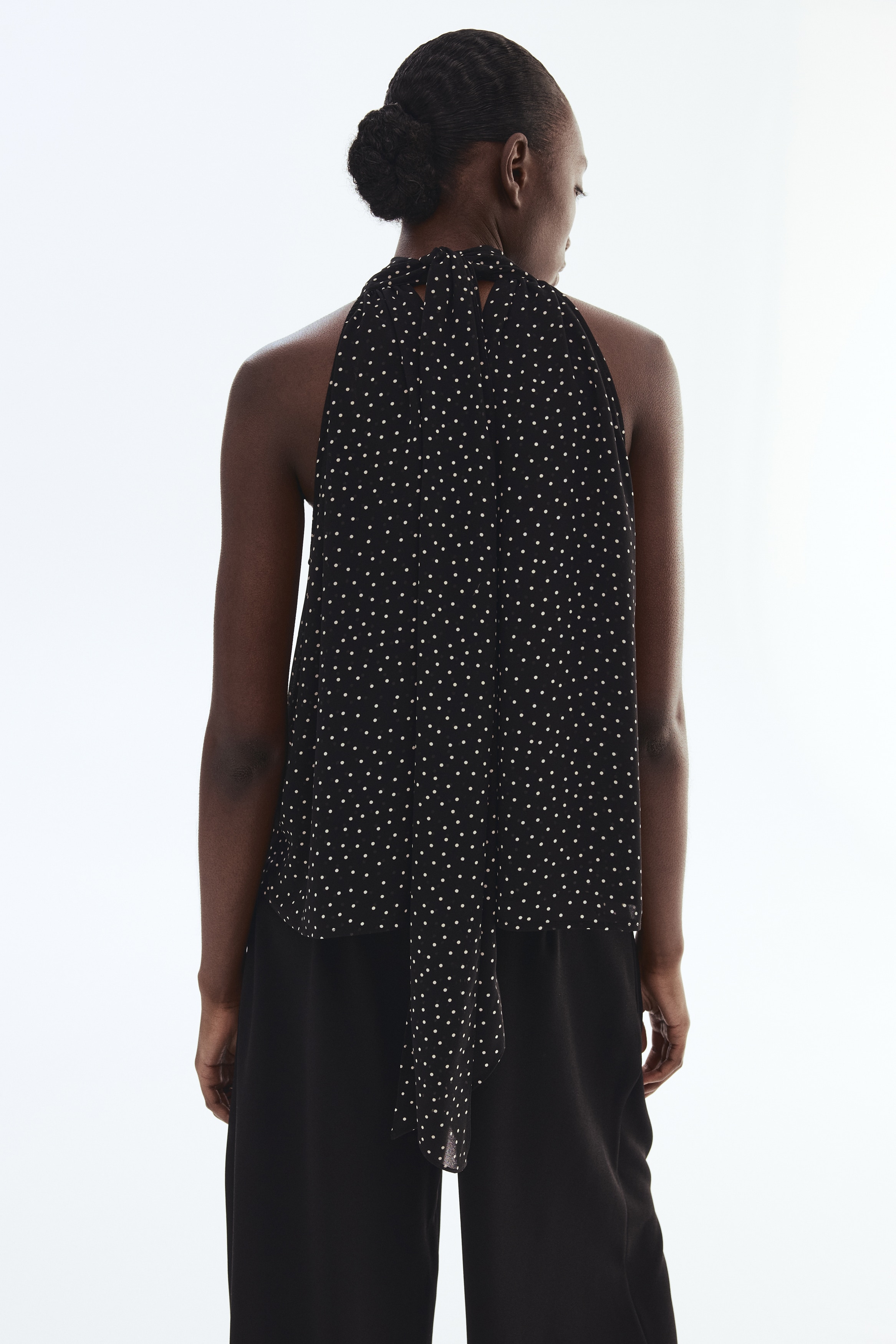 Scarf-collar top