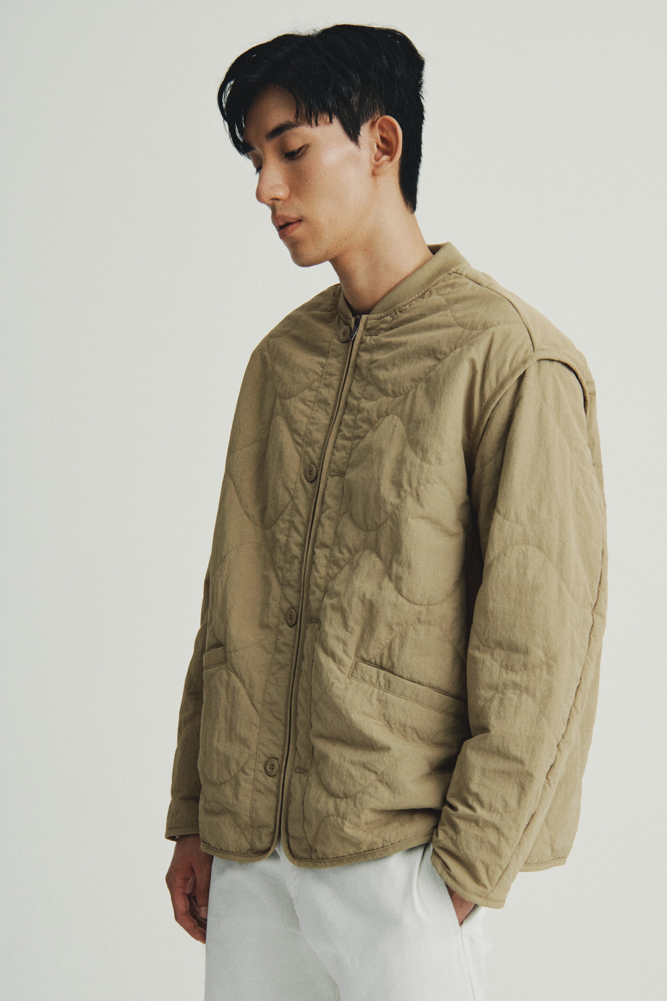 이미지 확대 보기: 퀼티드 나일론 재킷 - 다크 베이지 - Men | H&M KR 3