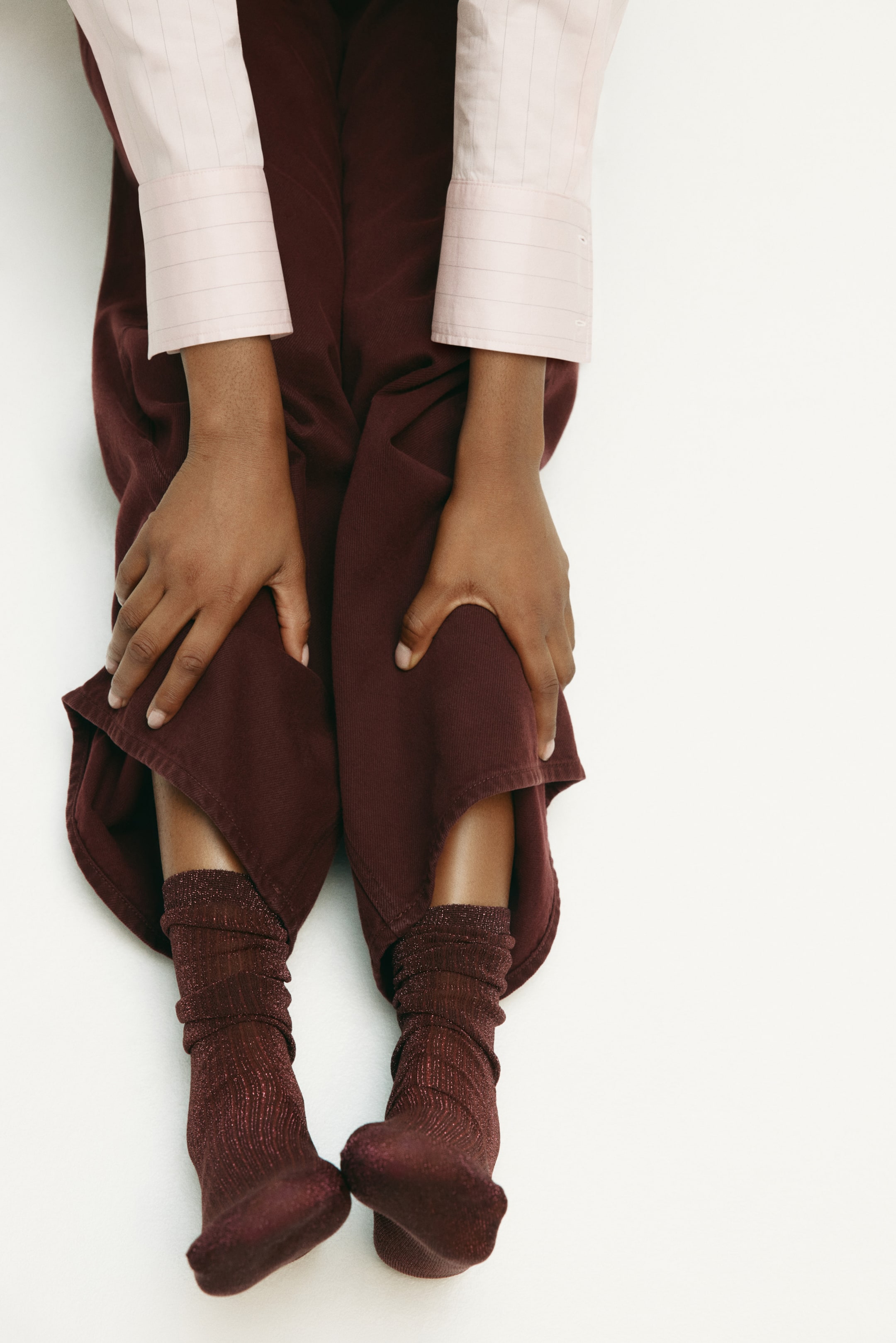 Visa större bild: Glittery socks - Vinröd - DAM | H&M SE 2