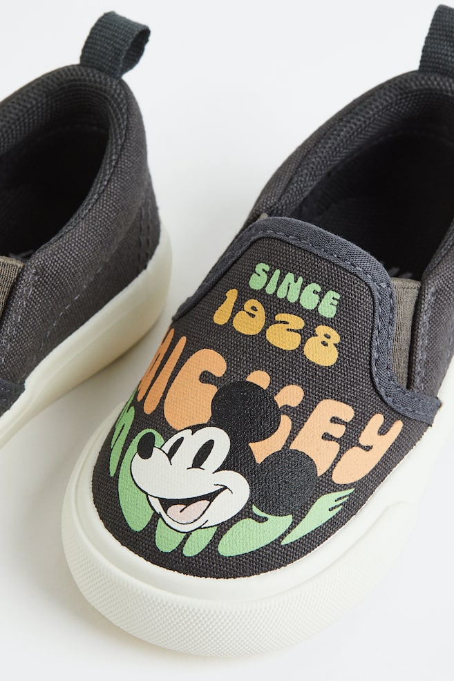 Slip-on-Sneaker mit Print - Dunkelgrau/Micky Maus/Hellrosa/Minnie Maus/Altrosa/Susi und Strolch - 2