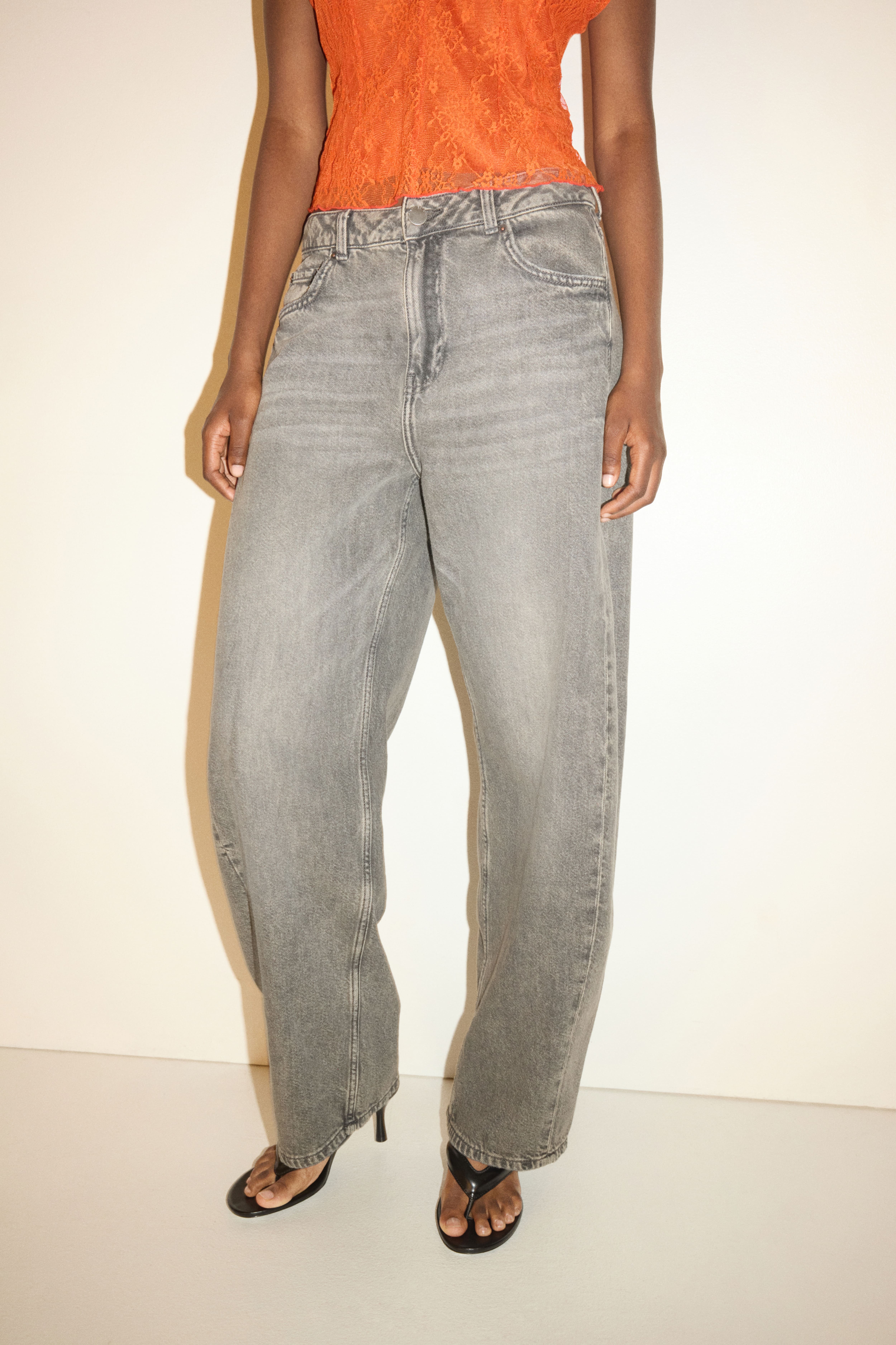 Barrel-Leg High-Waist Jeans