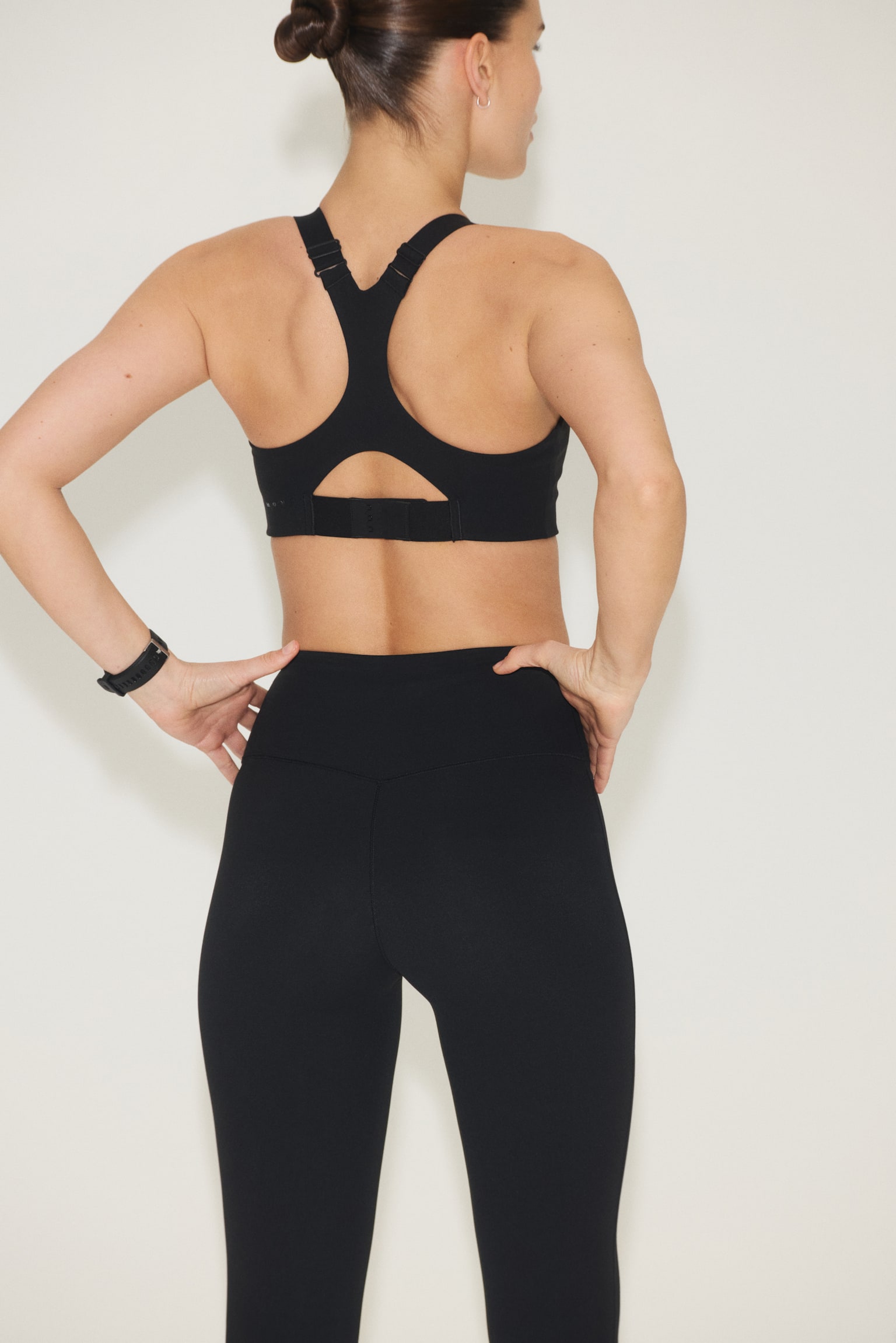 Женские леггинсы H&M Running Leggings with ShapeMove™, цвет: Чёрный — фото 5