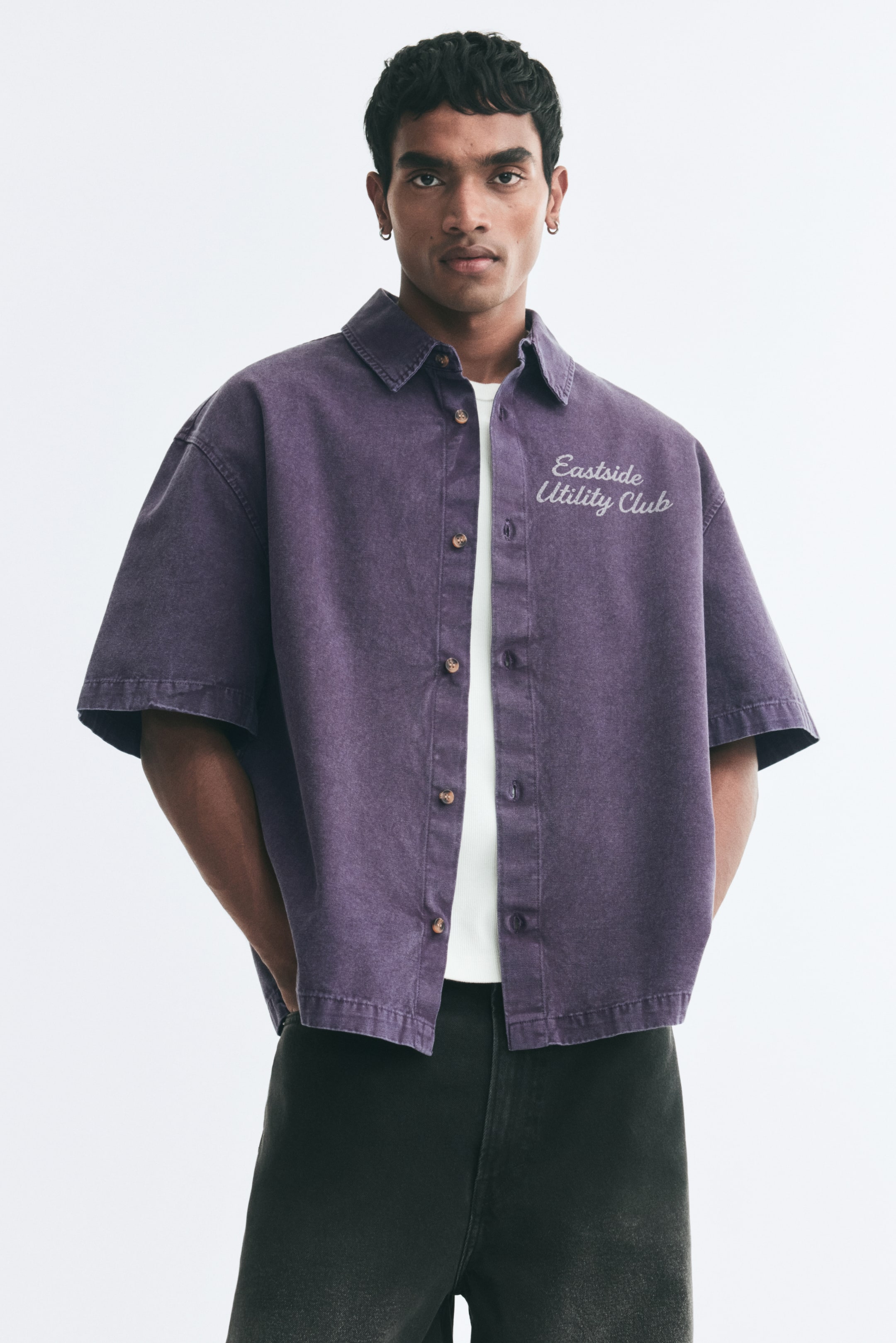 이미지 확대 보기: 쇼트 슬리브 코튼 셔츠 릴랙스핏 - 다크 퍼플/Eastside - Men | H&M KR 1