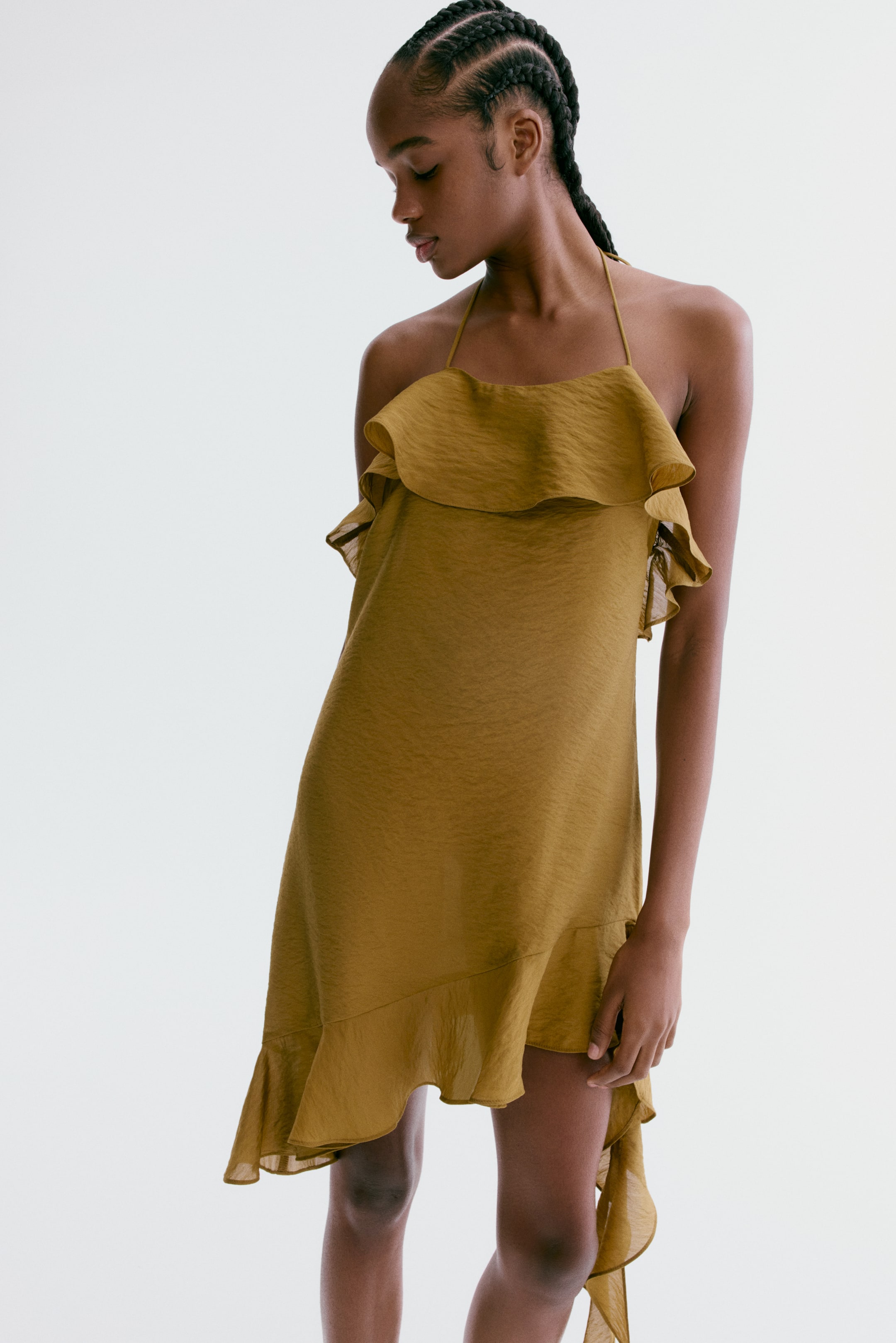 Robe dos nu à volants