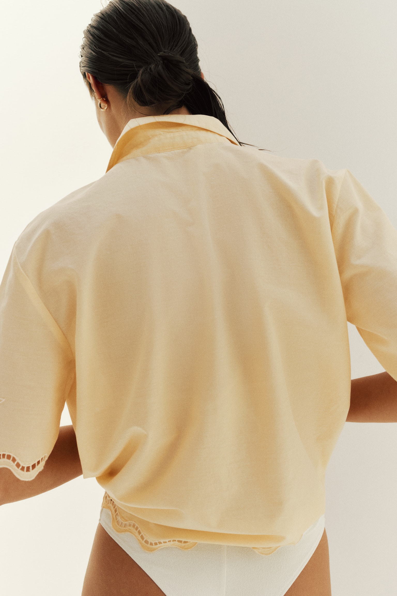 Женская рубашка H&M Cotton Beach with Eyelet Embroidery, цвет: Жёлтый — фото 5