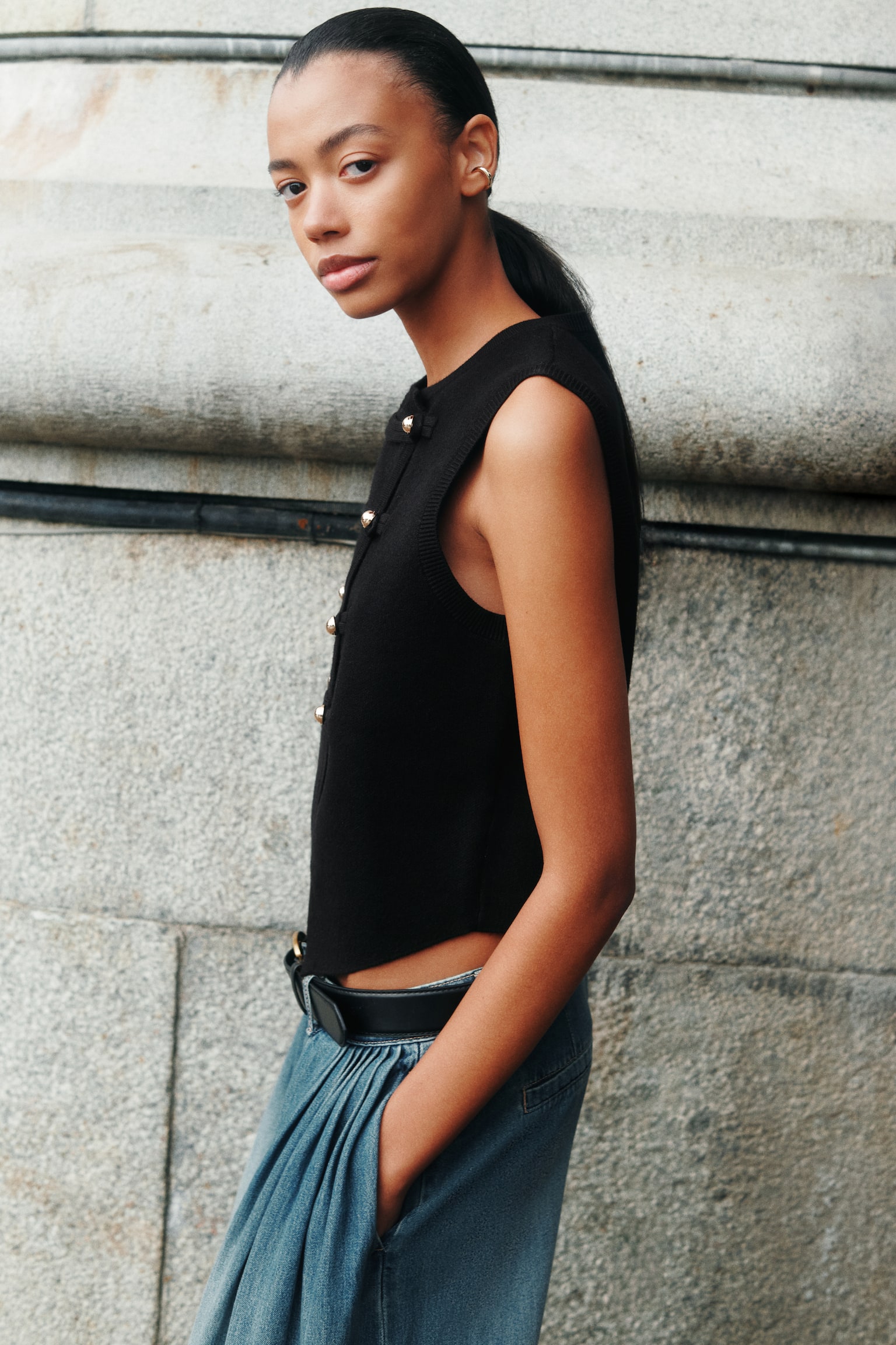 Женский жилет H&M Double-Breasted Fine-Knit Vest, цвет: Чёрный — фото 4