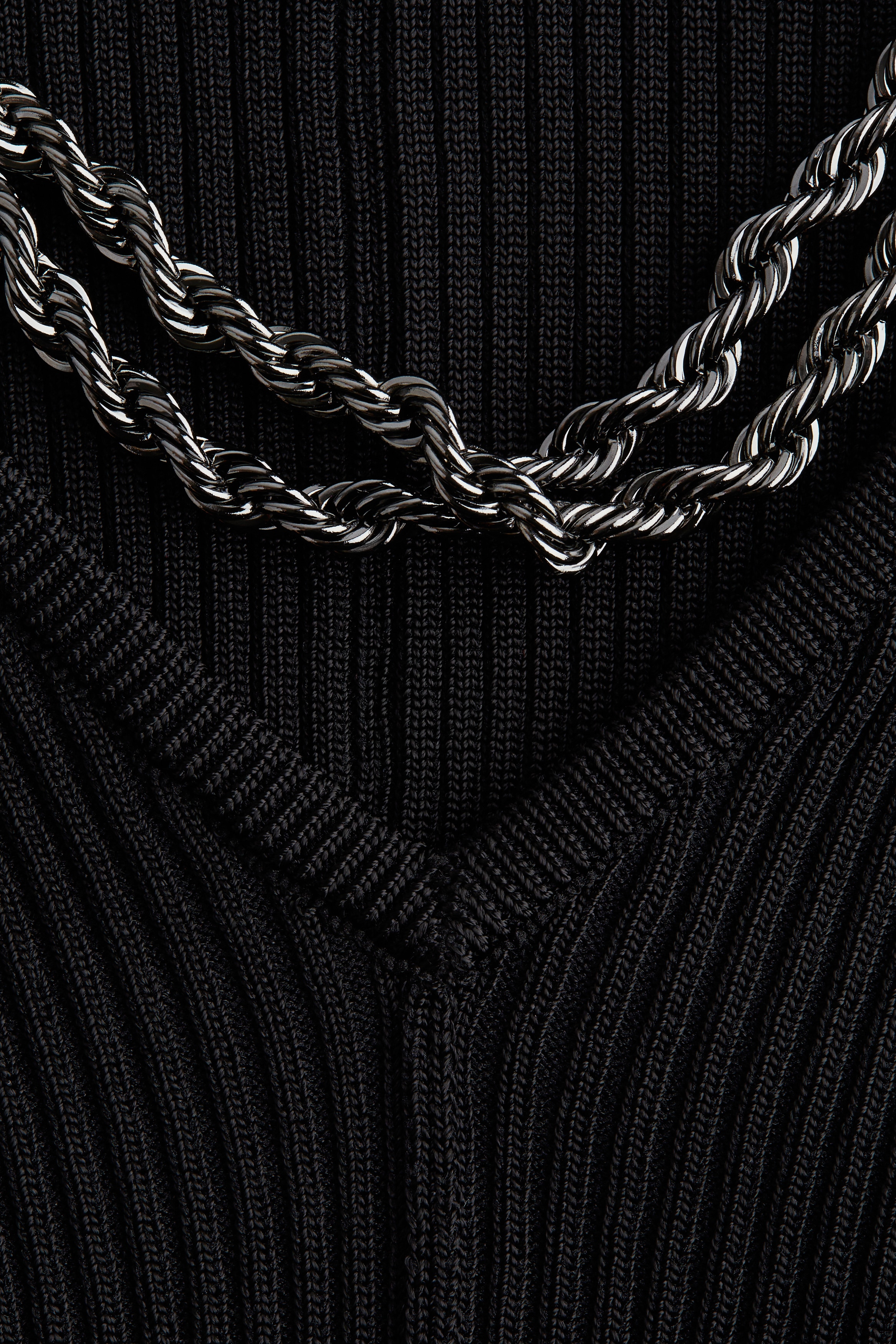 Chain-detail top