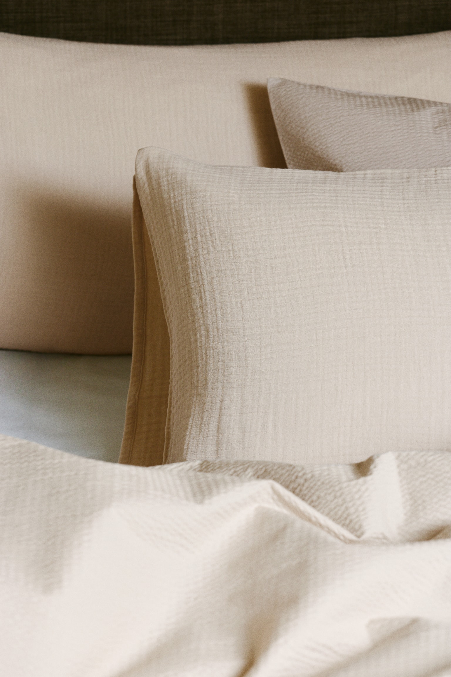 2-Pack Cotton Muslin Pillowcases - Light dusty beige/Taupe/Light taupe/White/Green - 1