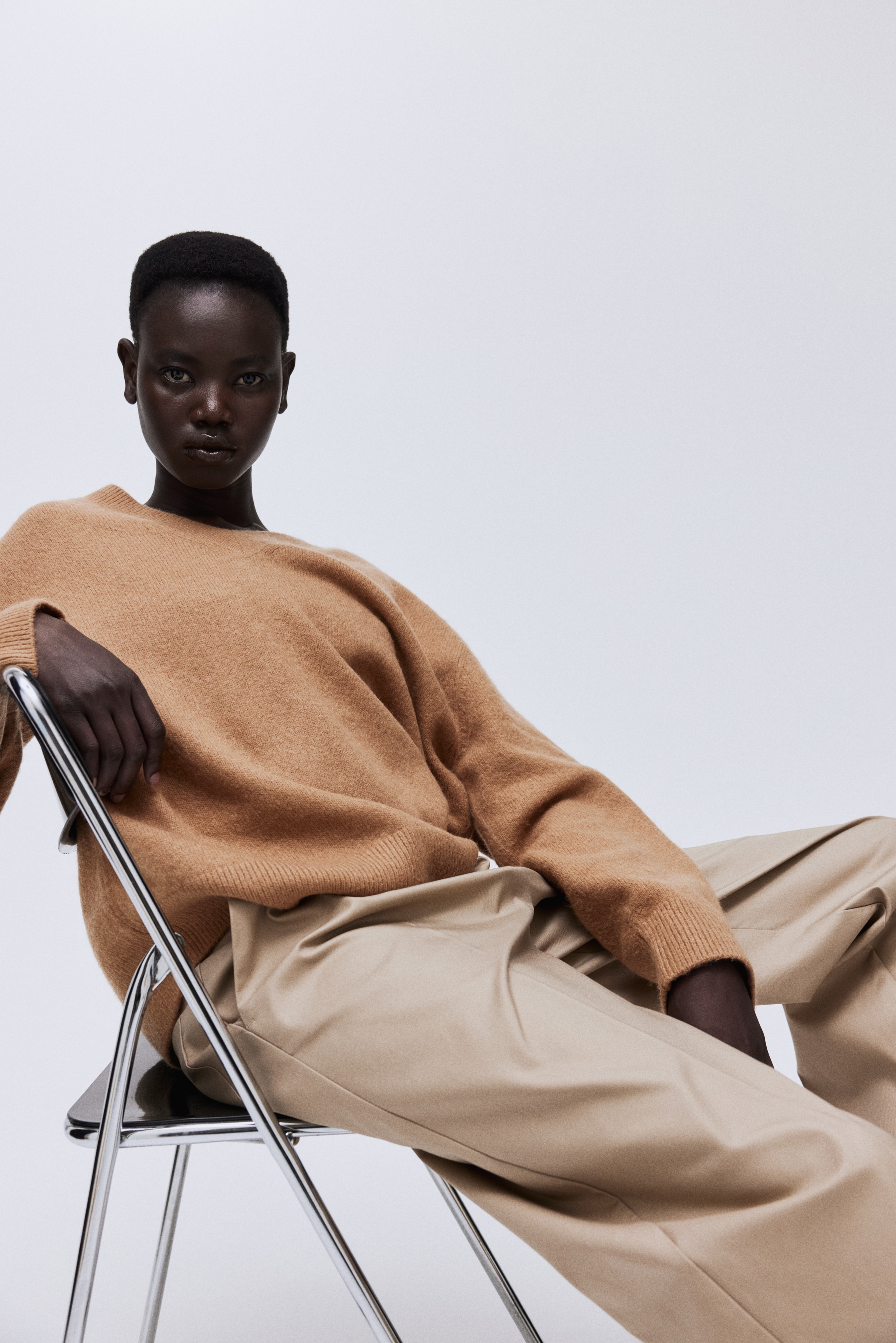 Oversized V-neck jumper