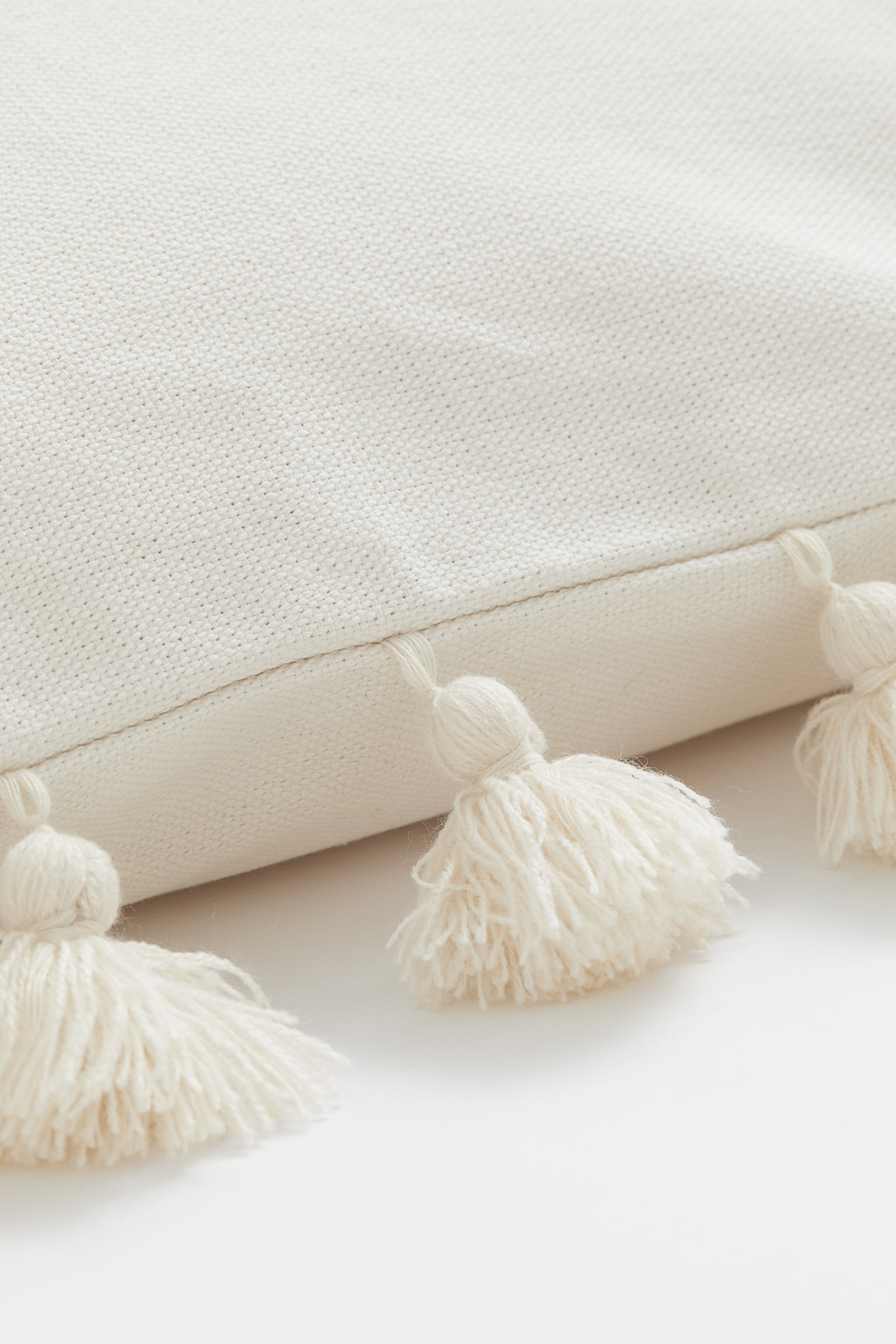 Cushion cover with tassels - Light beige - 2