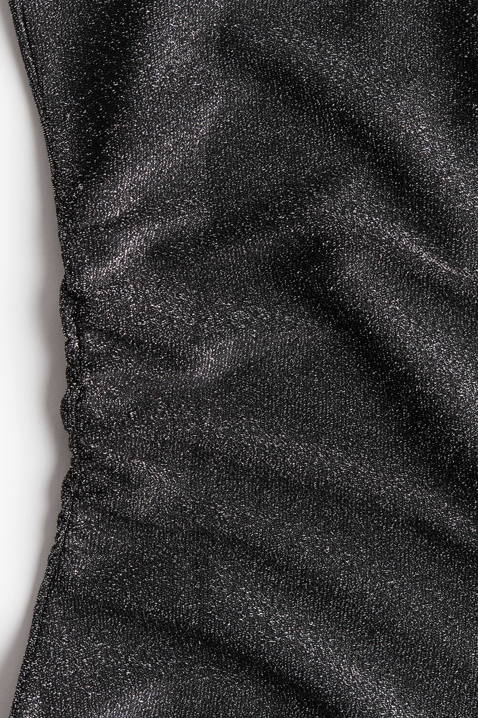 שמלה עם כיווצים - שחור/מנצנץ - 2