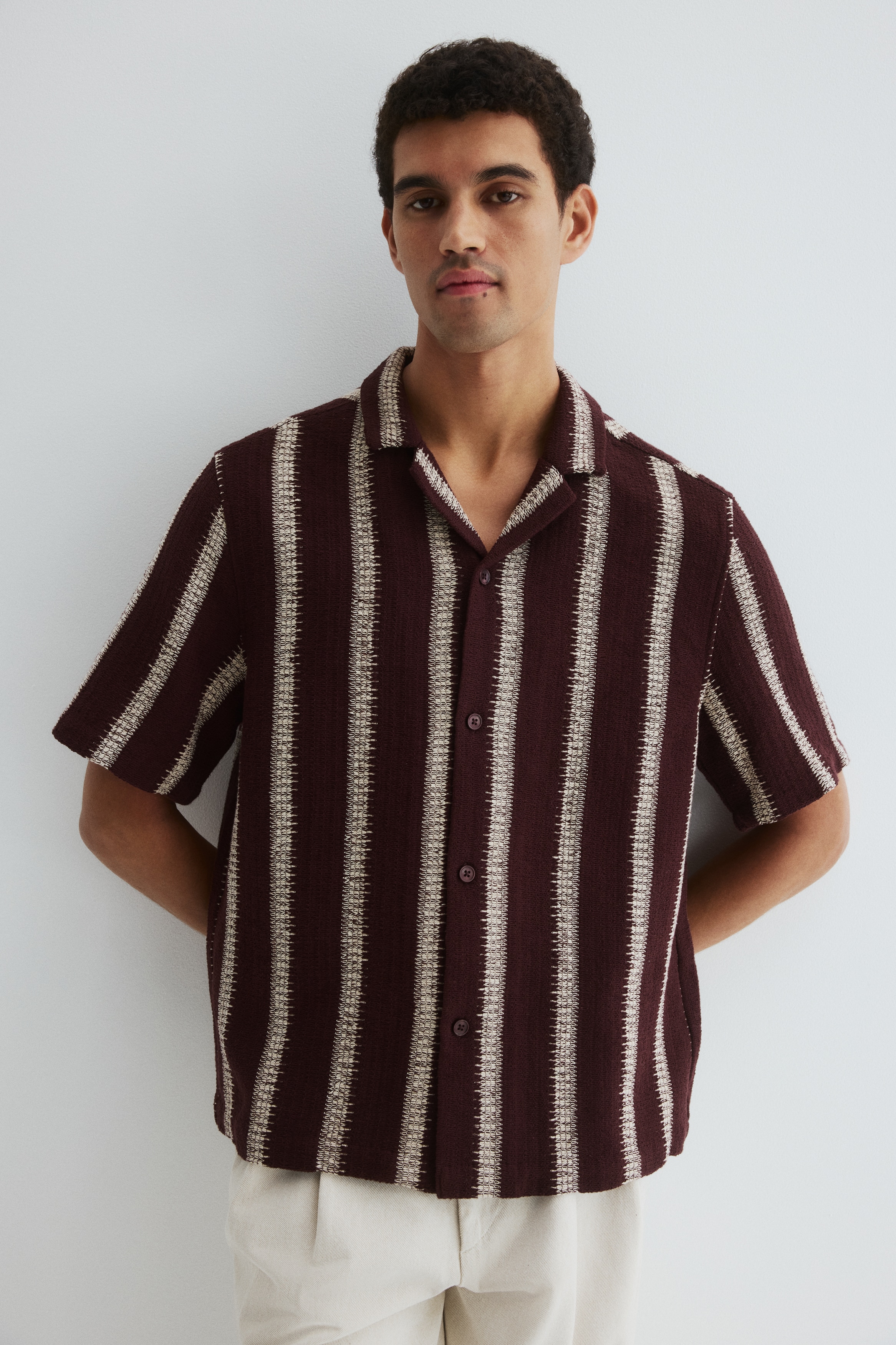 Camisa resort Regular Fit apariencia crochet - Morado oscuro/Rayado/Negro/Franjas