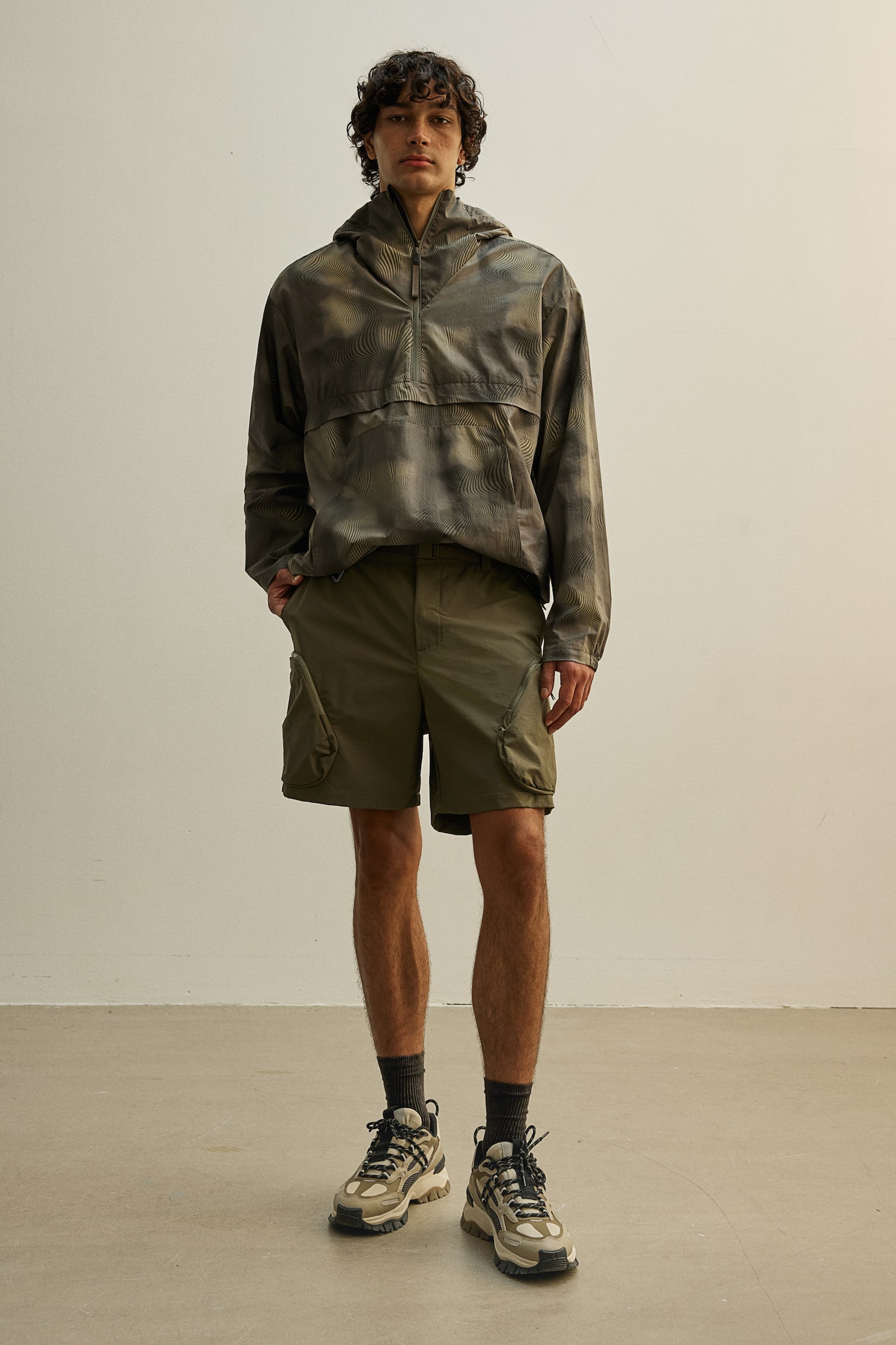 Mid Length Outdoor Shorts - Khaki green/Black - 1