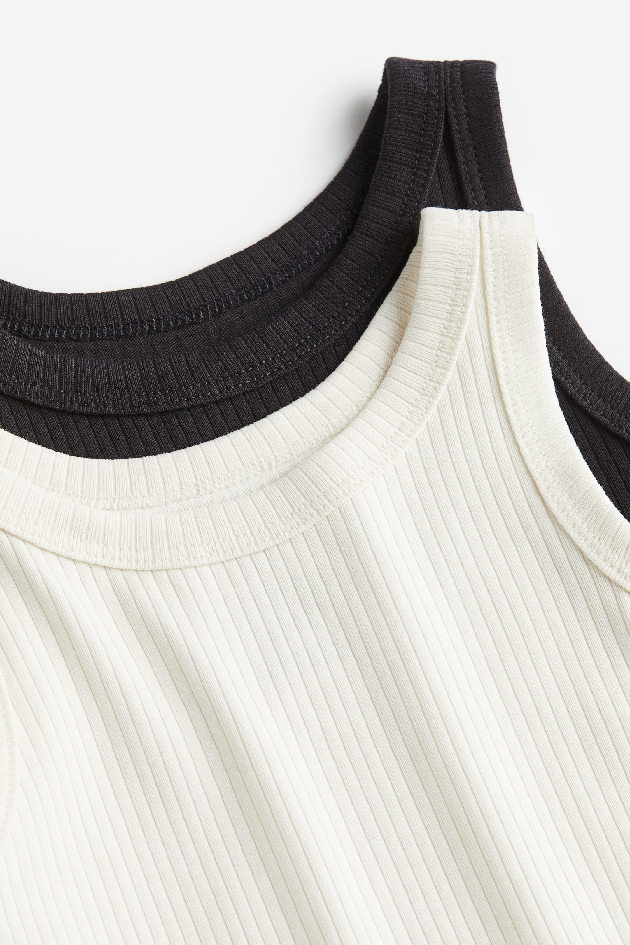 GAP Women's 2-Pack Ribbed Tank Tops – Loose Fit Crew Neck Sleeveless Basic Tanks, Machine Washable