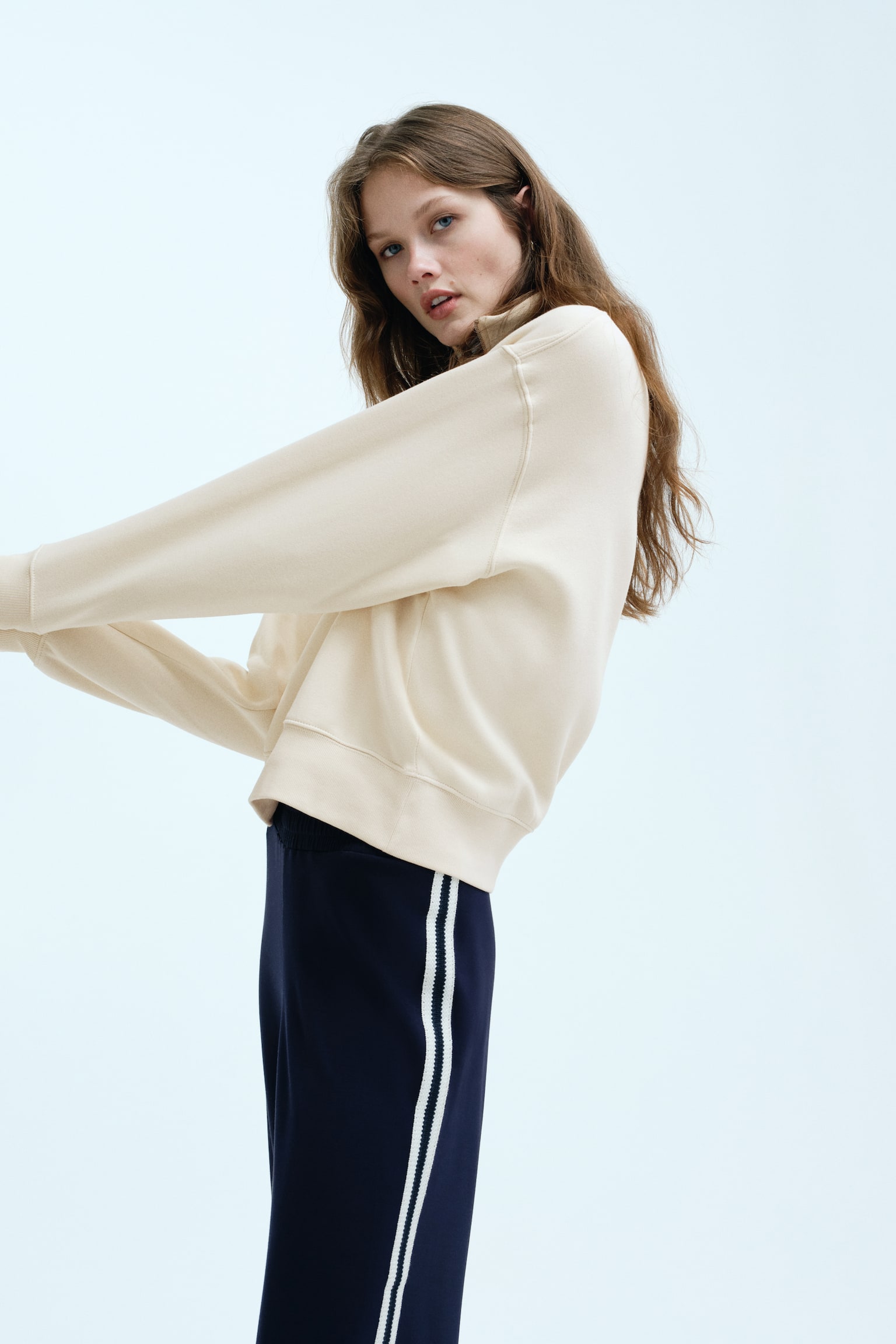 Zip-top sweatshirt - Light beige/Navy blue/Brown - 5