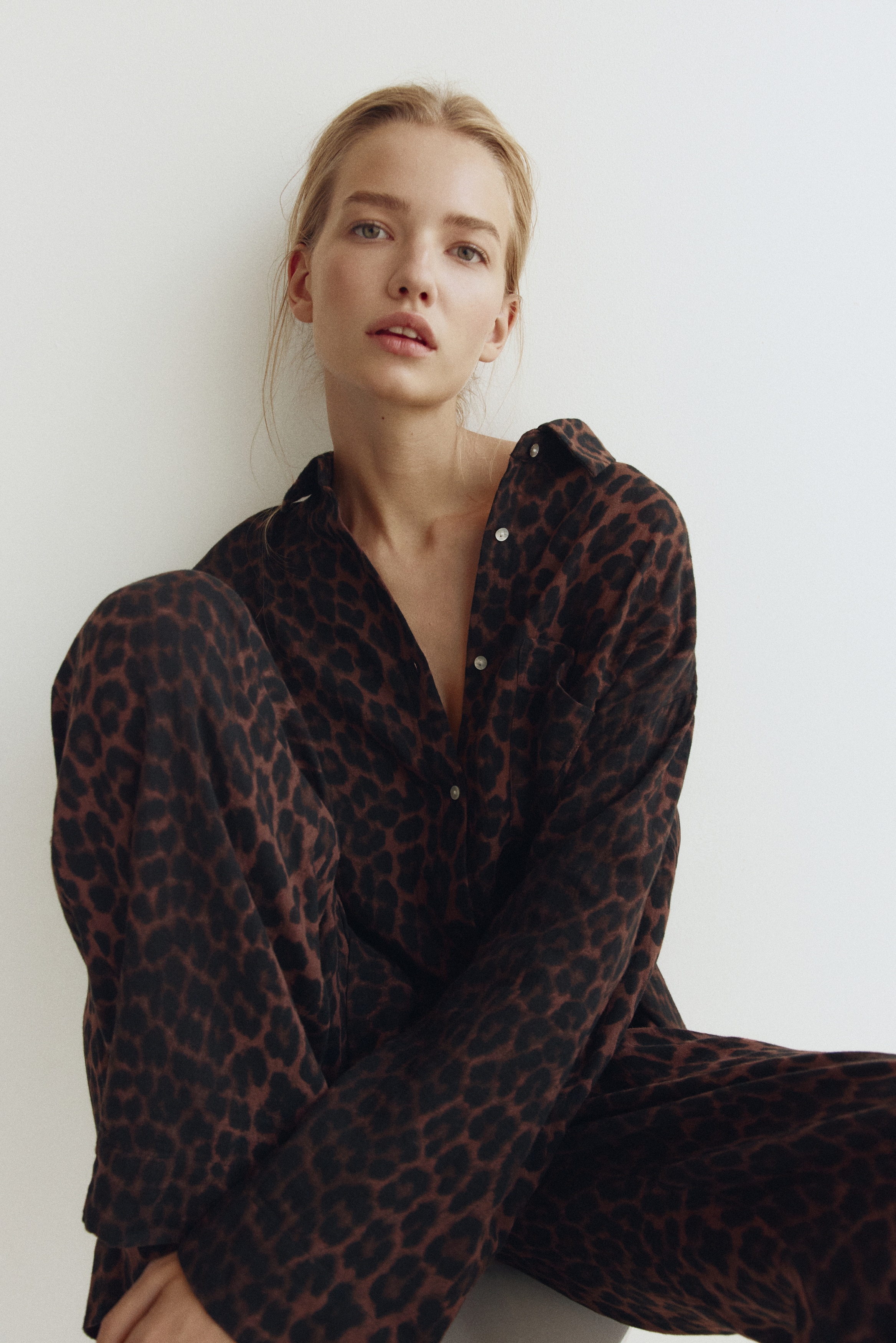 Cotton muslin pyjamasModel