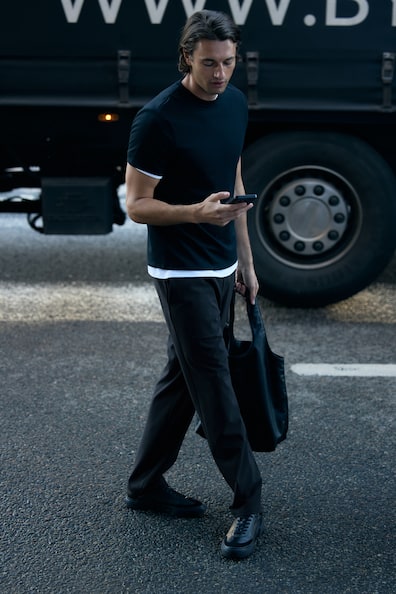 Four-way Stretch Regular Fit プルオンパンツ