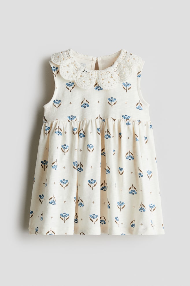 Jerseykleid mit Kragen - Weiß/Geblümt/Hellrosa - 1