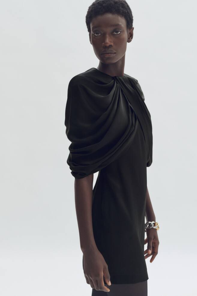 Vestido mini en satín drapeado - Negro - 2