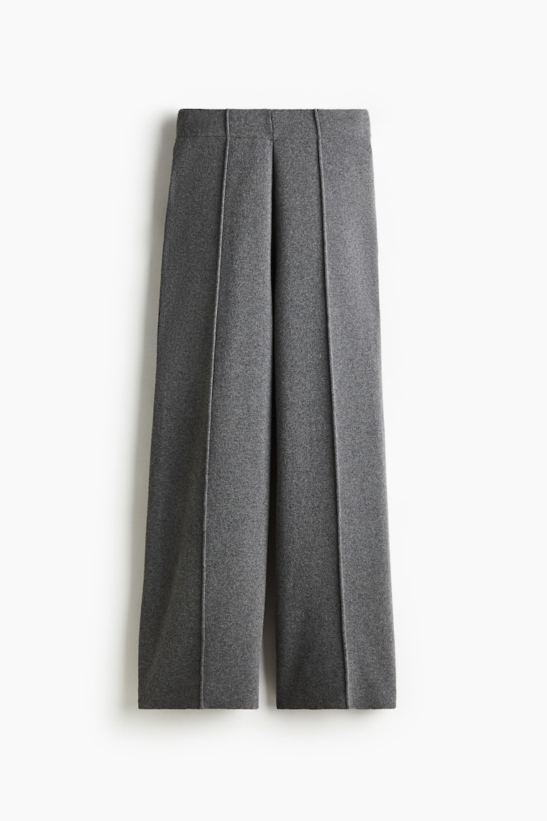 Pletene pantalone s ivicama napred