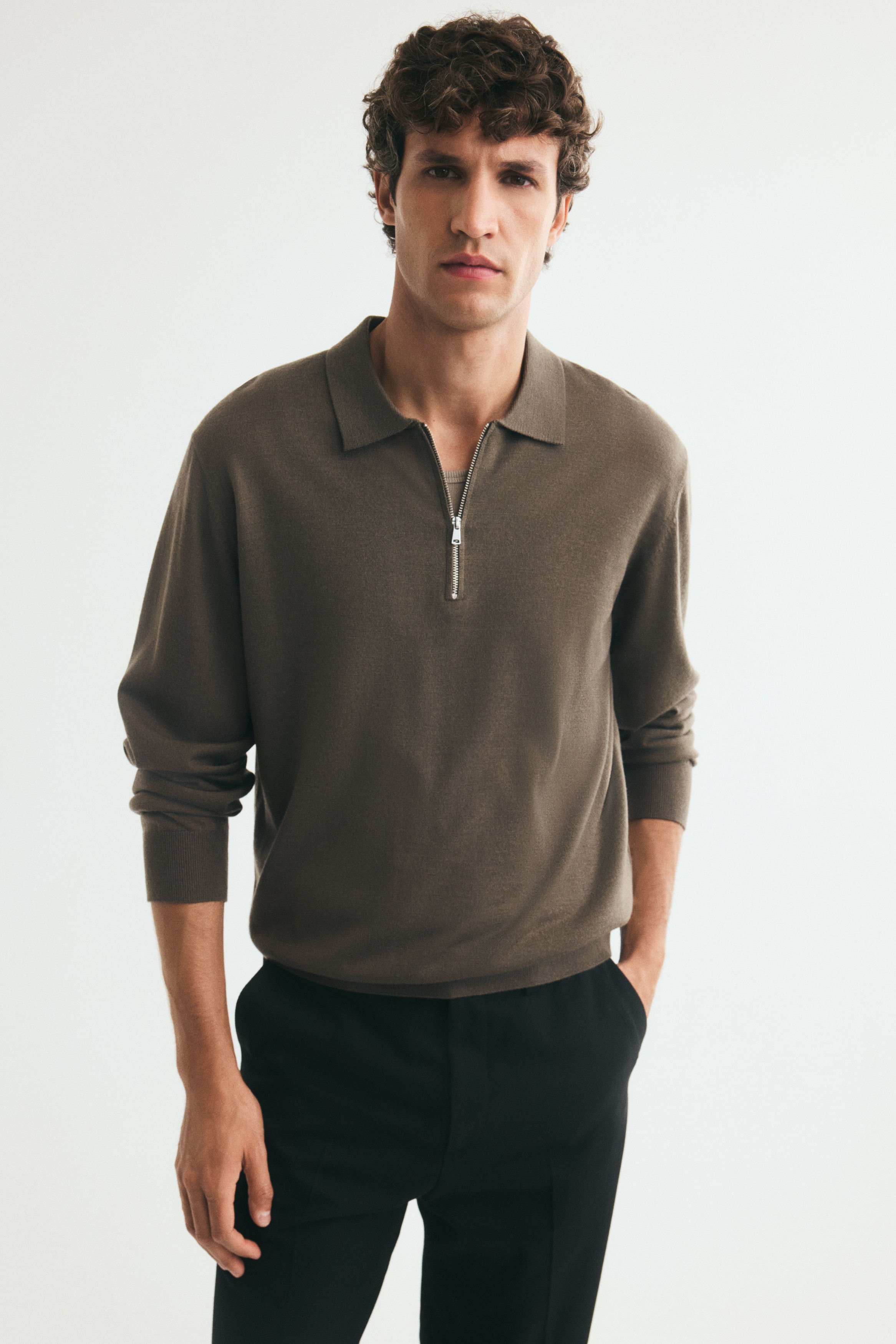 Regular Fit Merino wool zip-top polo shirtModel