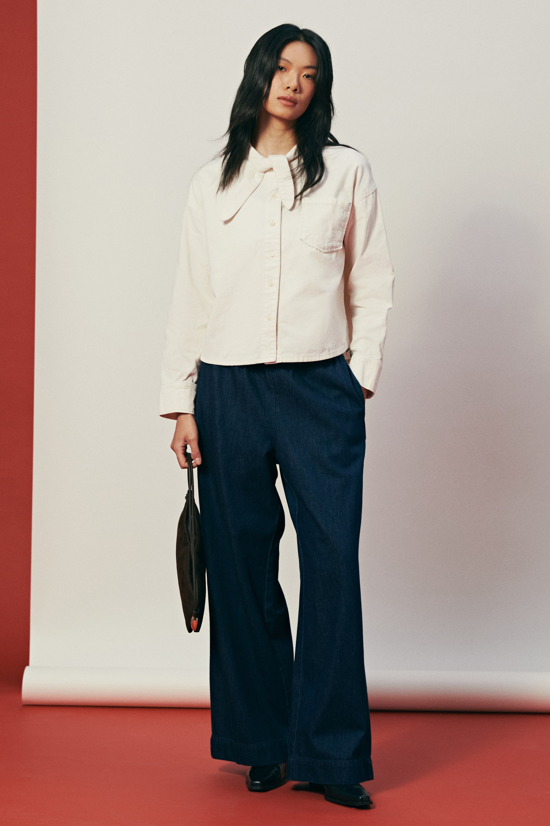 拡大画像を表示: スカーフカラー コーデュロイシャツ - クリーム - レディース | H&M JP 1