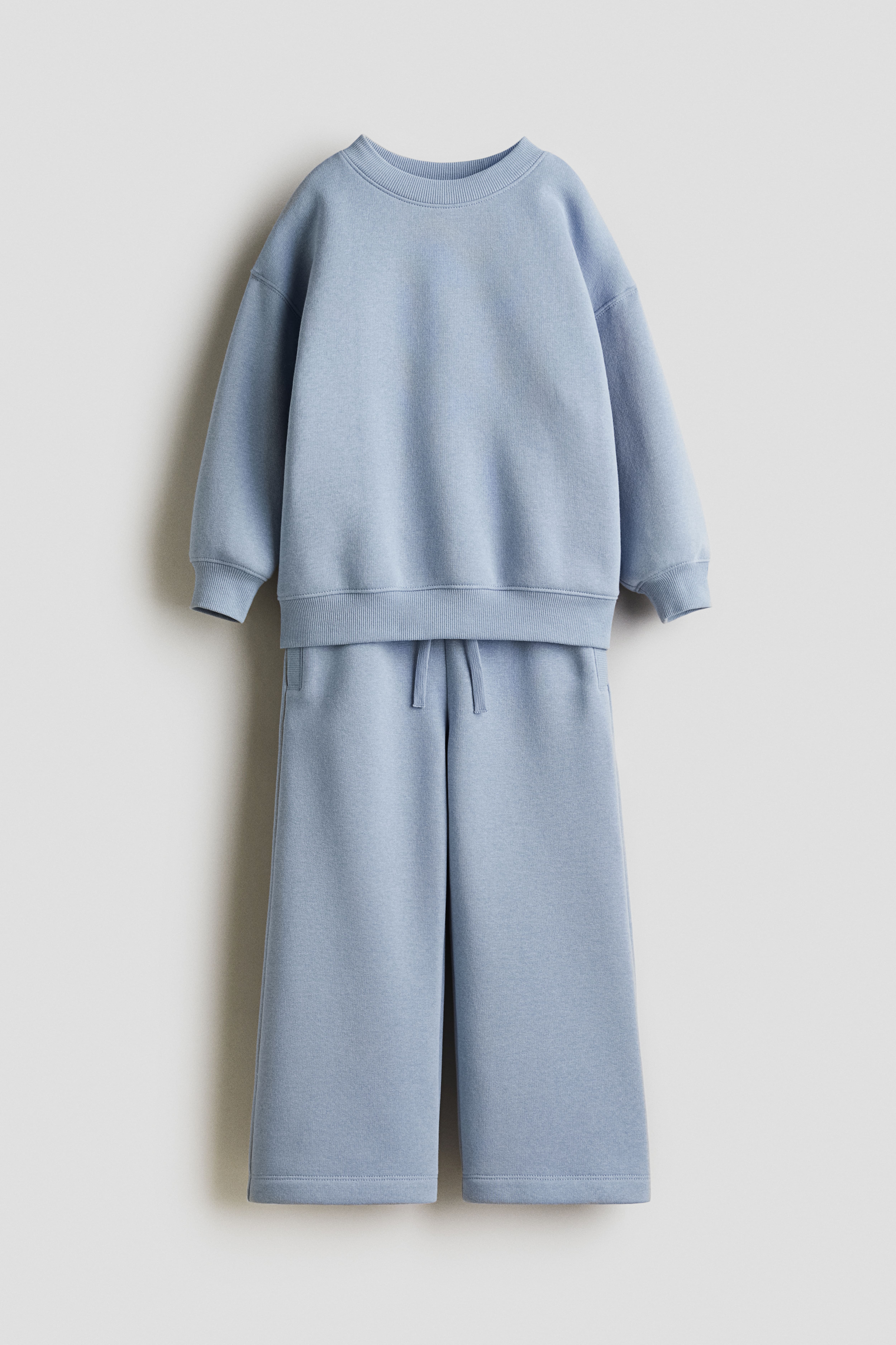 Ensemble 2 pièces avec chandail et pantalon