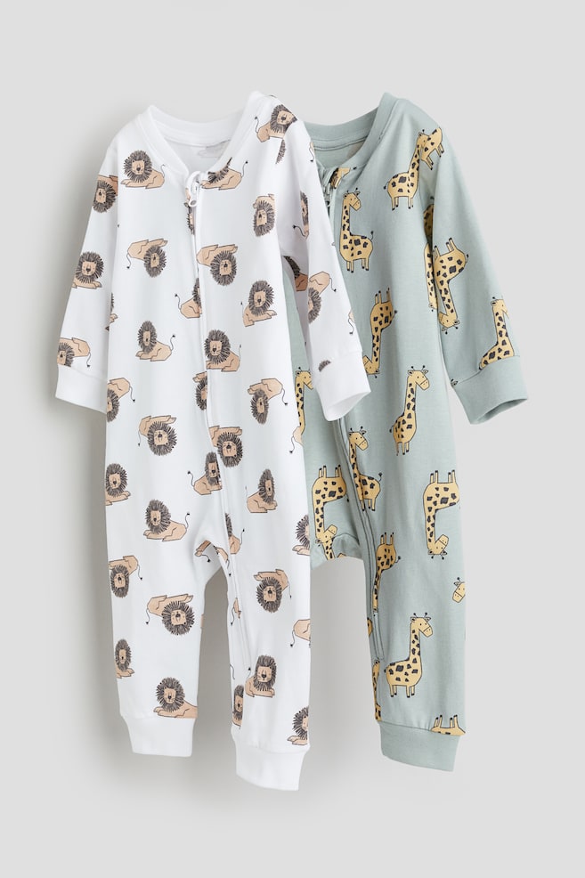 Lot de 2 pyjamas à motif en coton - Vert ancien clair/girafes/Blanc/roses/Grège clair/animaux/Bleu foncé/étoiles/dc/dc/dc/dc - 1