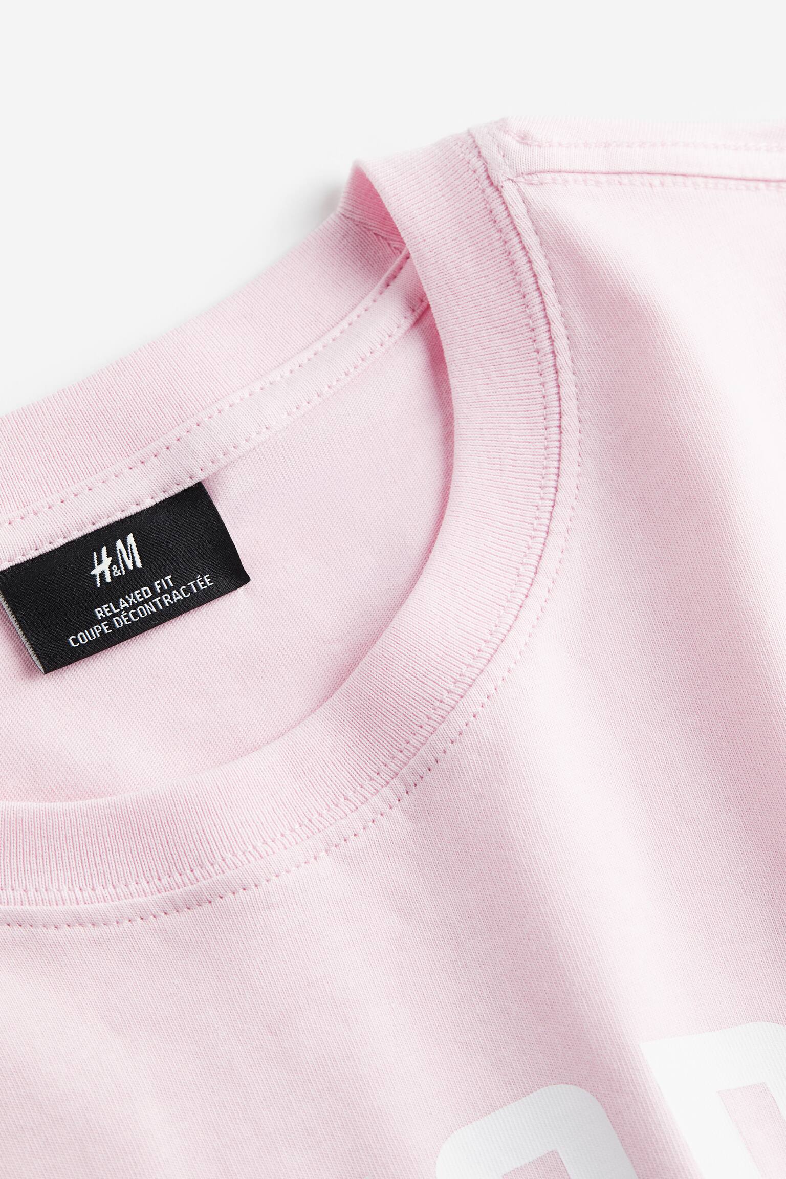 Áo thun in hình Loose Fit - Màu hồng/St. Moritz/Màu xanh dương nhạt/Grand Lake/Màu xanh lá xám/Angle Ridge/Màu vàng/Enjoy the Present/Màu trắng/Pasta/Xanh dương nhạt/Le Club Bleu/Màu nâu/Adapt/Màu xanh dương/Still Water/Màu trắng/Greek Sardines/Màu đen/Lost Time/Màu trắng/Cologne/Màu đen/Carbonara/Màu trắng/Playa de Alcudia - 2