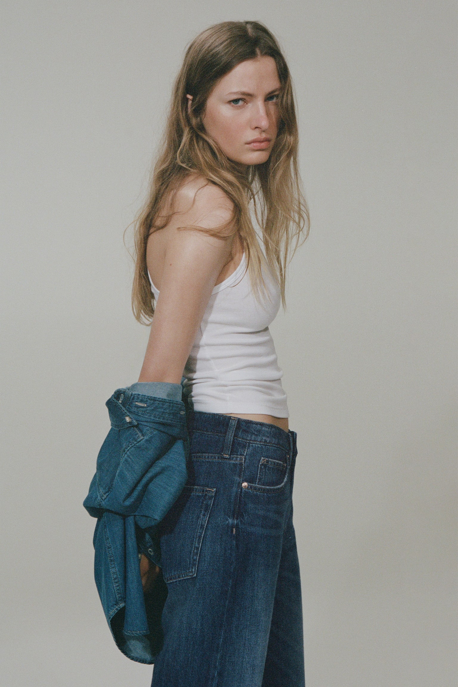 Wide High Waist Jeans - Tmavý denim blue/Černá/Tmavě šedá/Tmavý denim blue/Sepraná černá/Tmavý denim blue/Denim blue/Bílá/Světlý denim blue/Šedý denim/Denim v barvě námořnické modři/Denim blue/Denim blue/Šedá/Černá/Bílá/Světlý denim blue/Denim blue/Šedá - 4