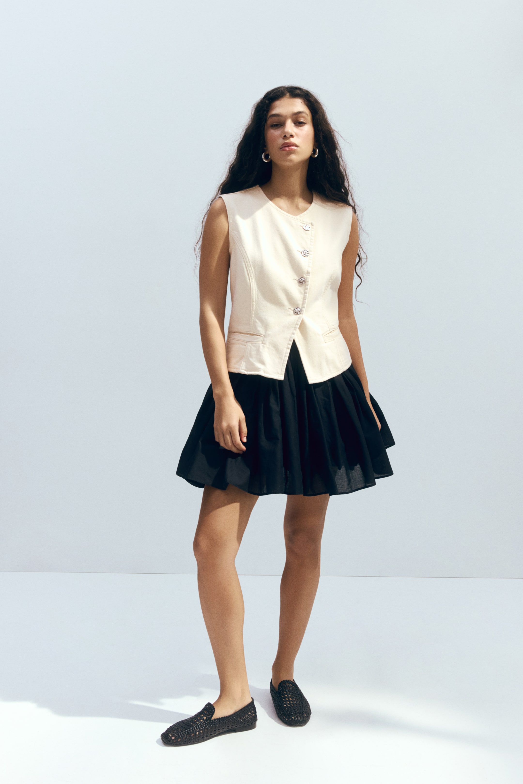 Женские жилеты H&M Twill Vest with Hammered Buttons — фото 4