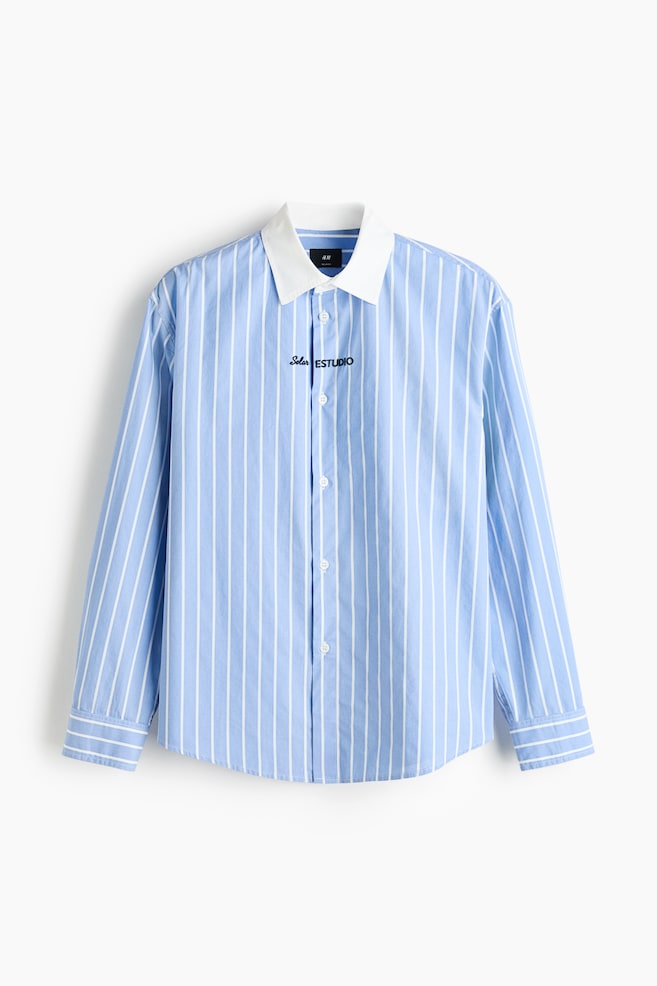 Baumwollhemd mit Motivstickerei in Relaxed Fit - Hellblau/Gestreift - 1