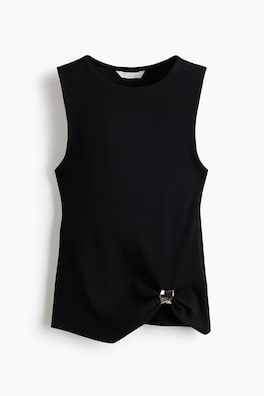 Ribbad topp med draperad detalj