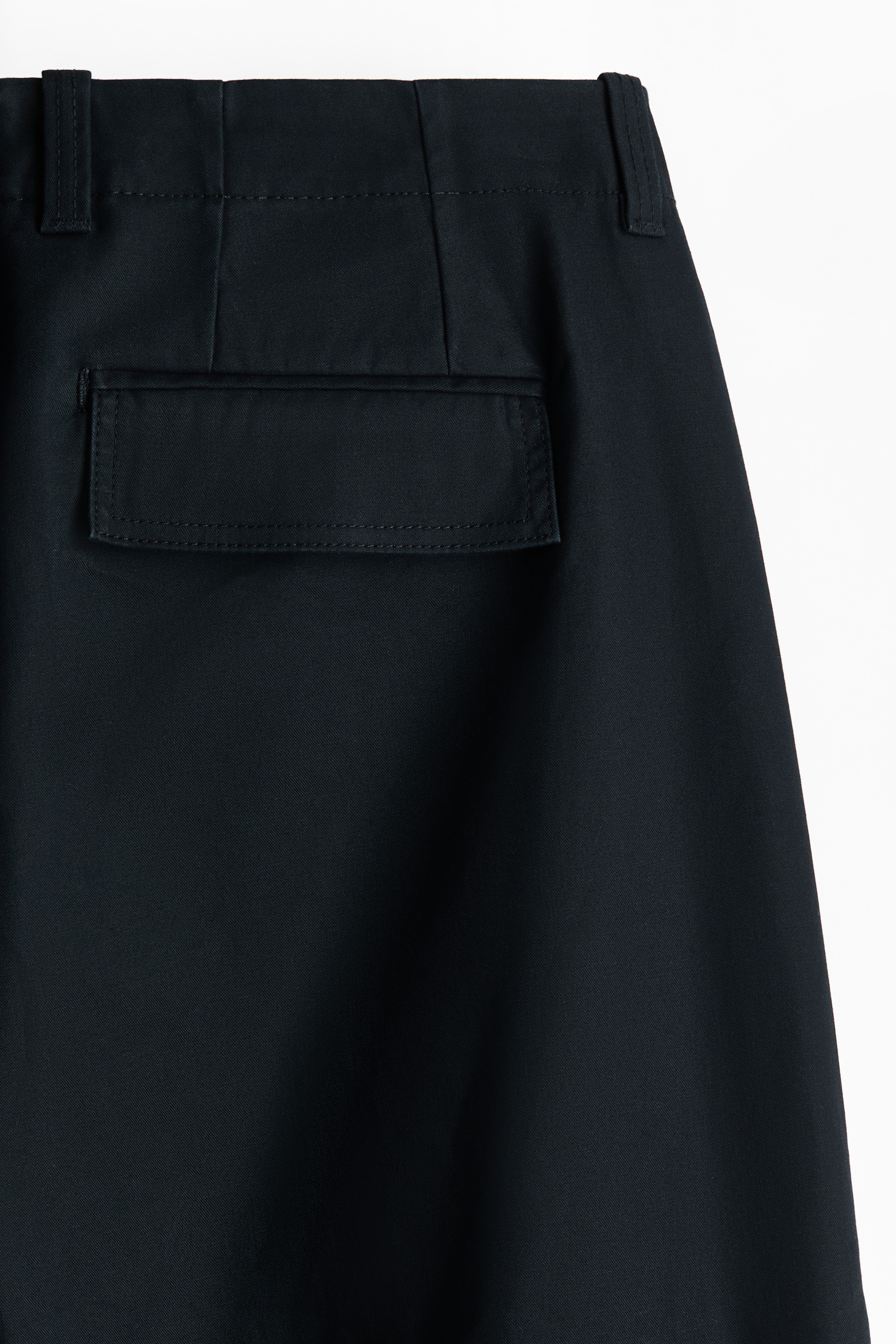 Loose-Fit Barrel-Leg Chinos