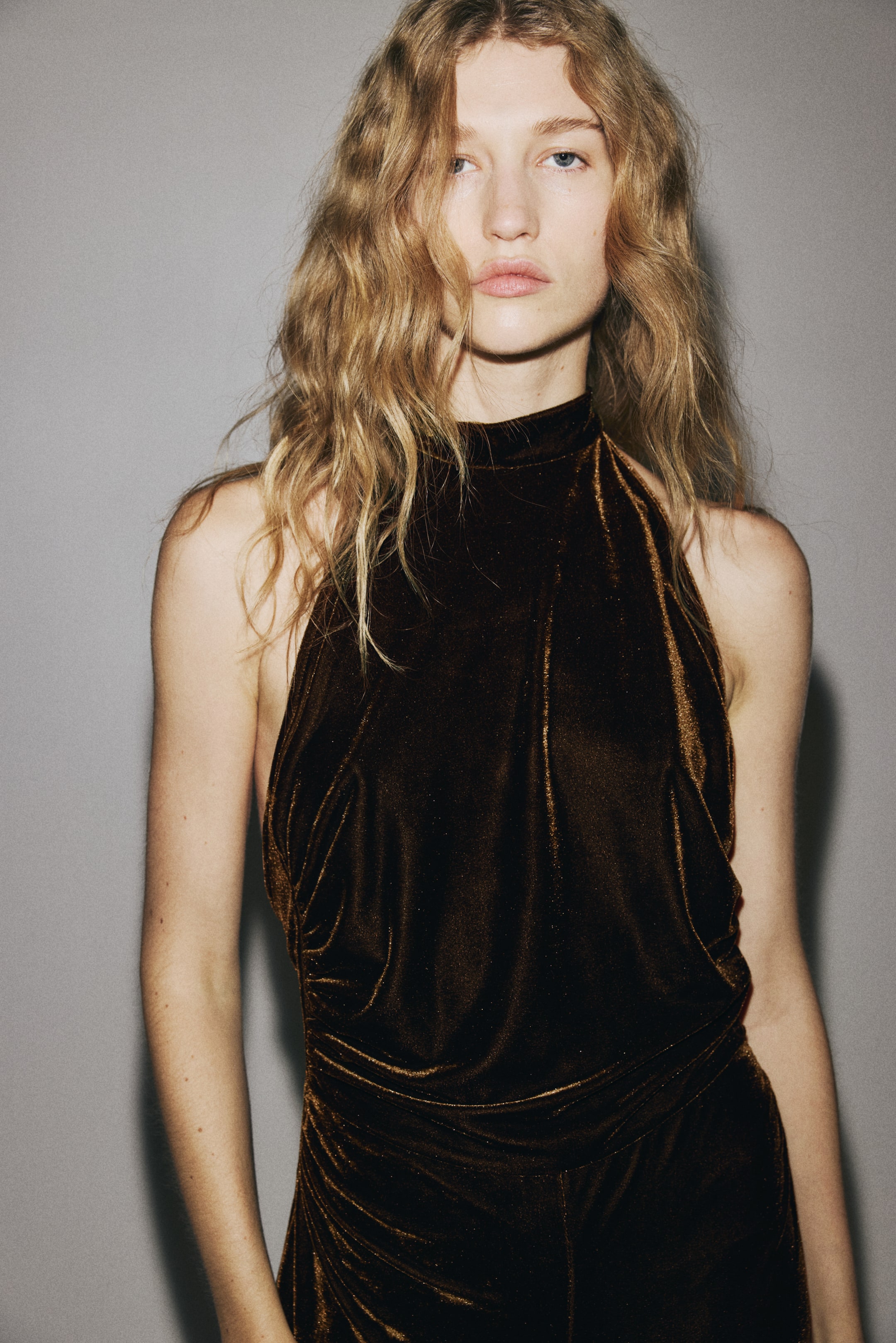 Ampliar la imagen: Velour halterneck jumpsuit - Dark golden olive - Ladies | H&M MX 3