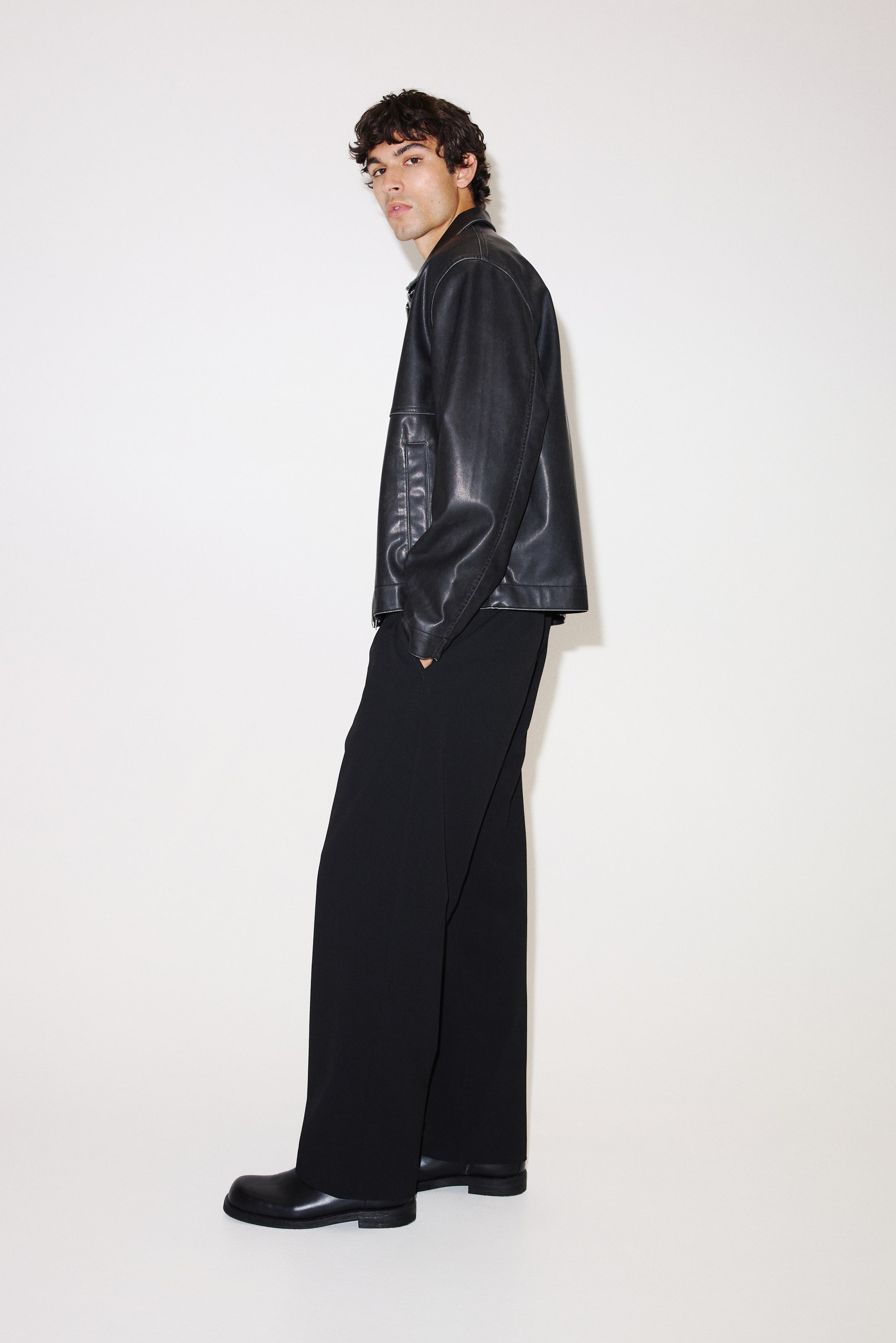 Vis større bilde: Four-way Stretch Wide Pull on-bukse - Sort - Men | H&M NO 1