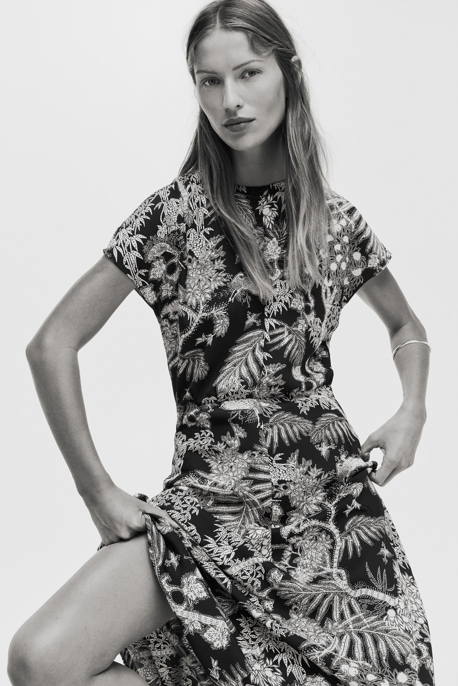 Vestido de satín con mangas japonesas - Negro/Diseño - 2