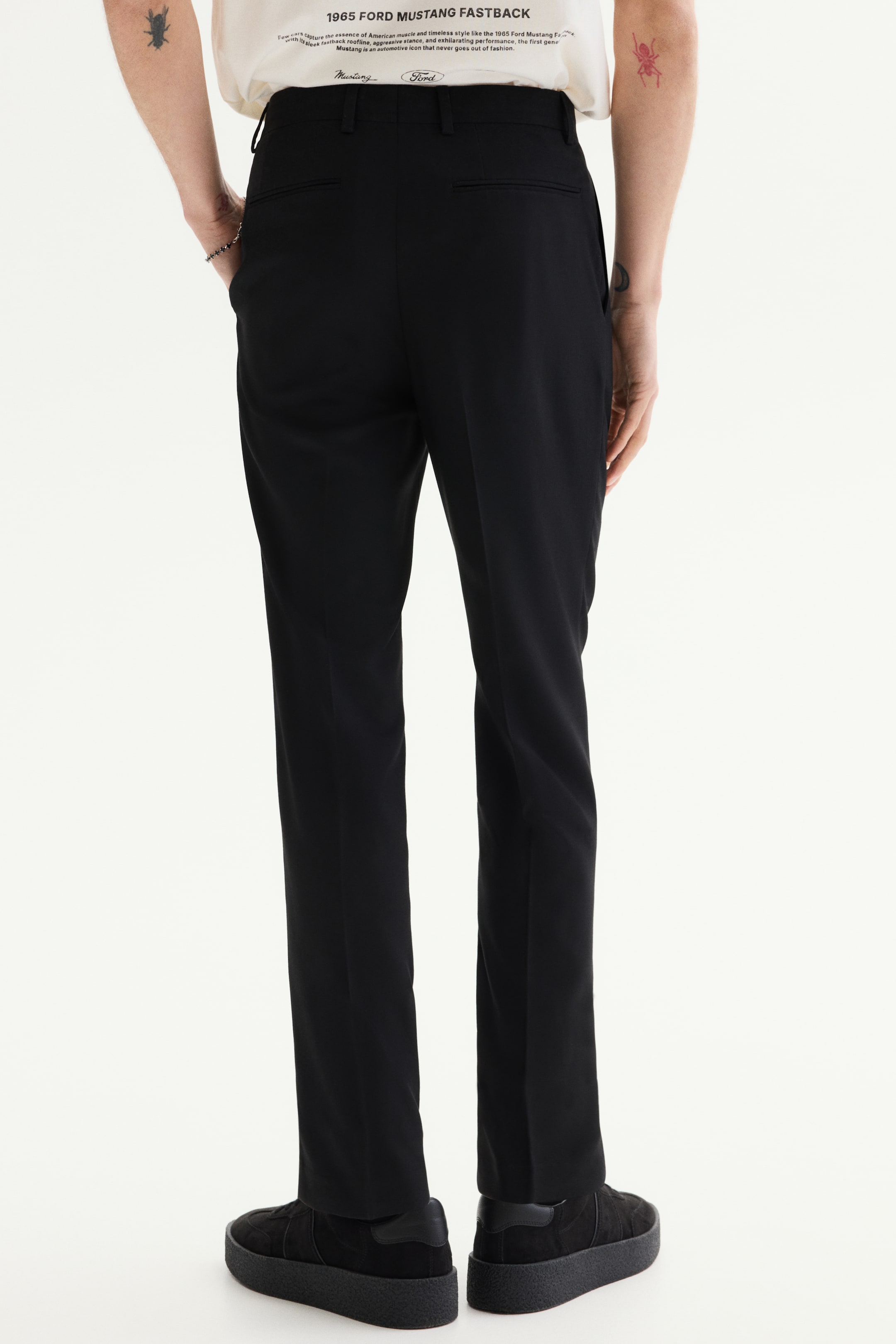 Pantalon d'habit près du corps