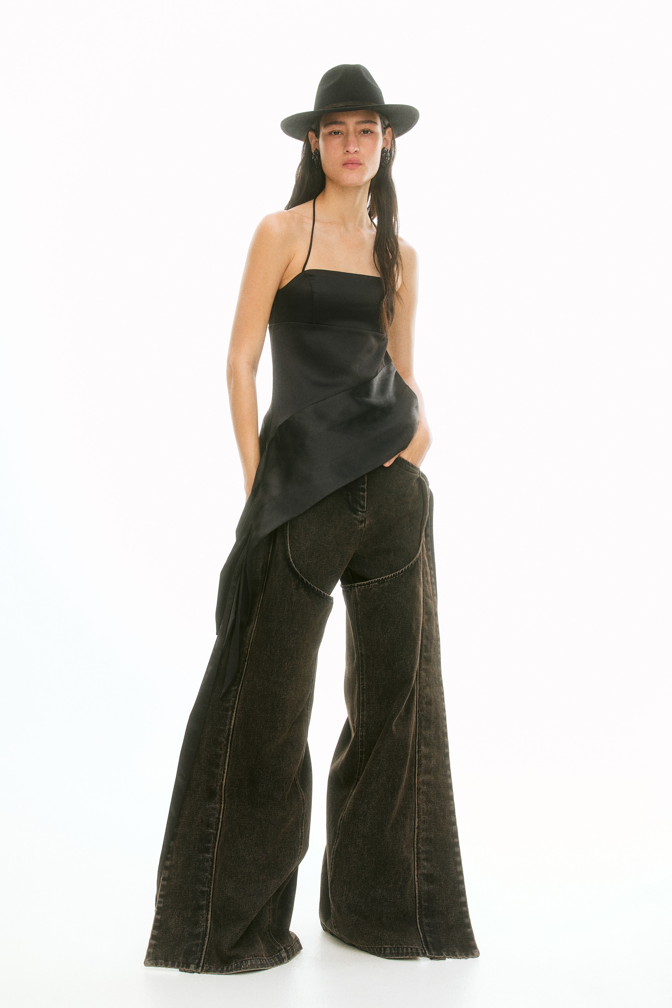 H & M - アシンメトリー サテンホルターネックトップス - ブラック H & M - アシンメトリー サテンホルターネックトップス - ブラック