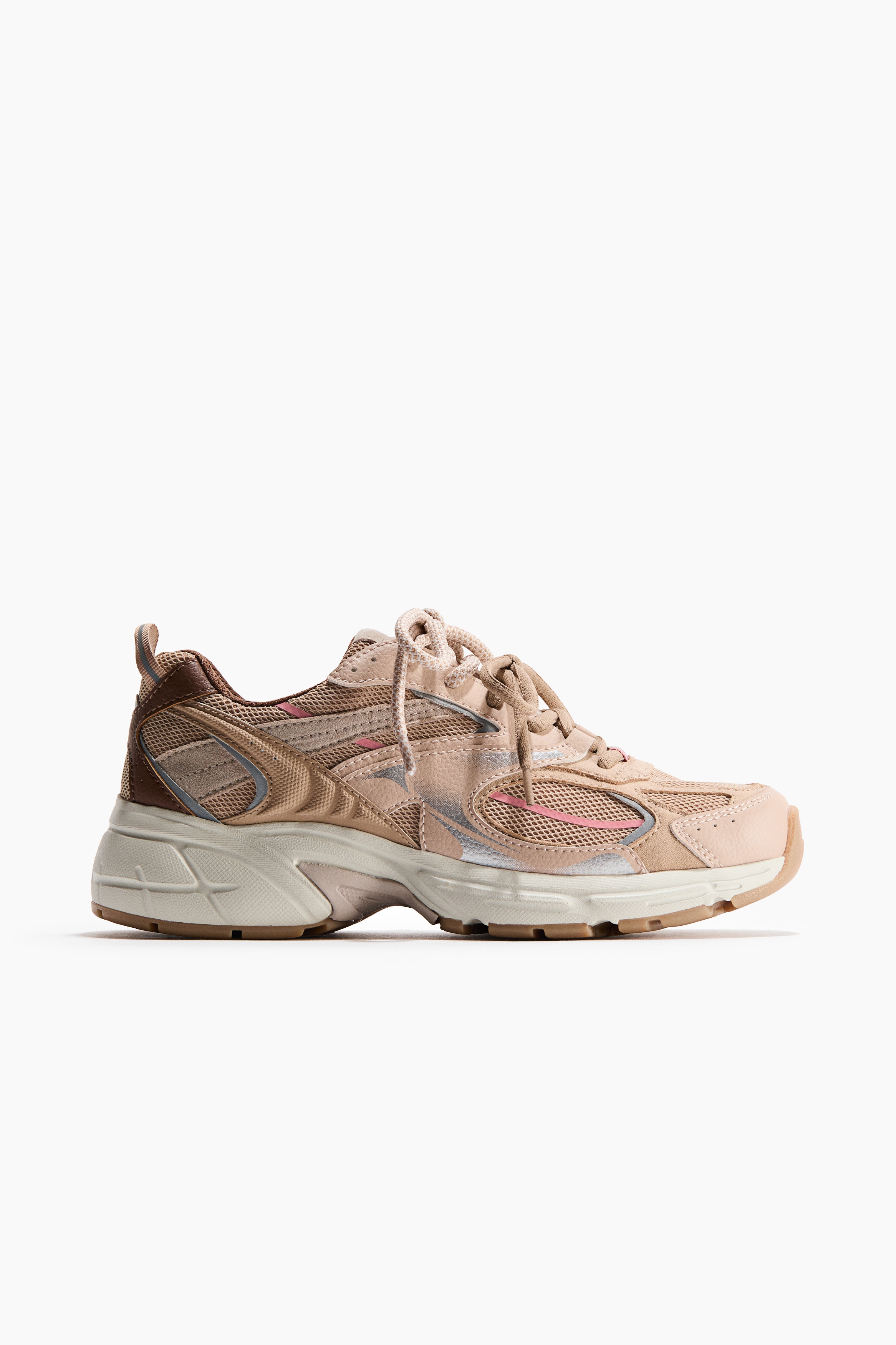 Zapatillas deportivas con suela gruesaAuxiliar