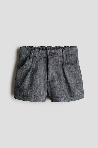 タックショートパンツ