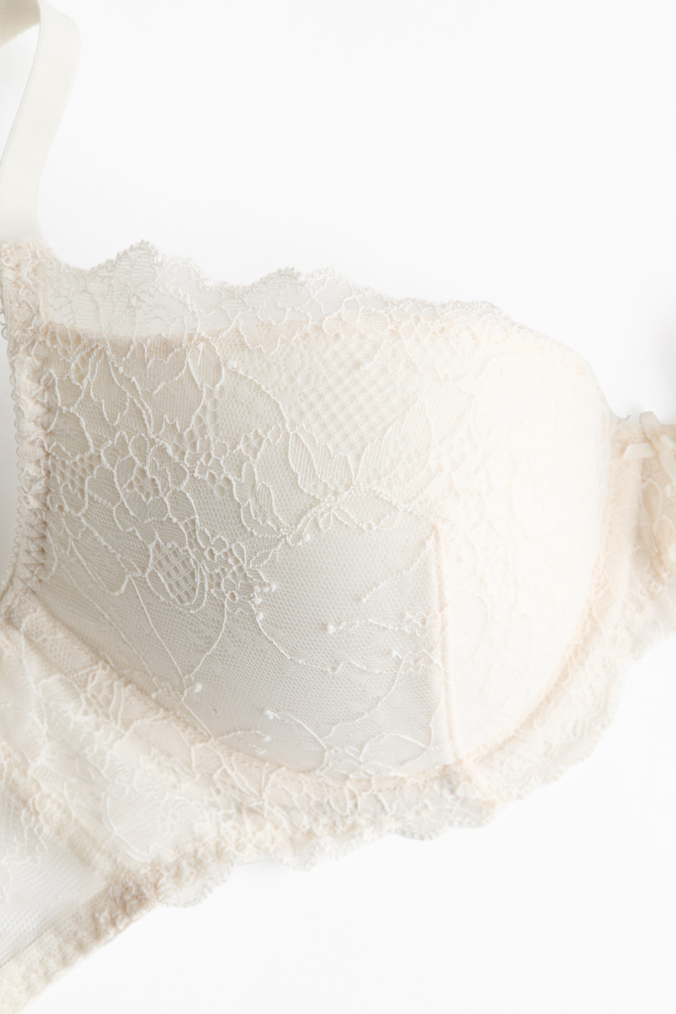 Soutien-gorge pigeonnant en dentelle