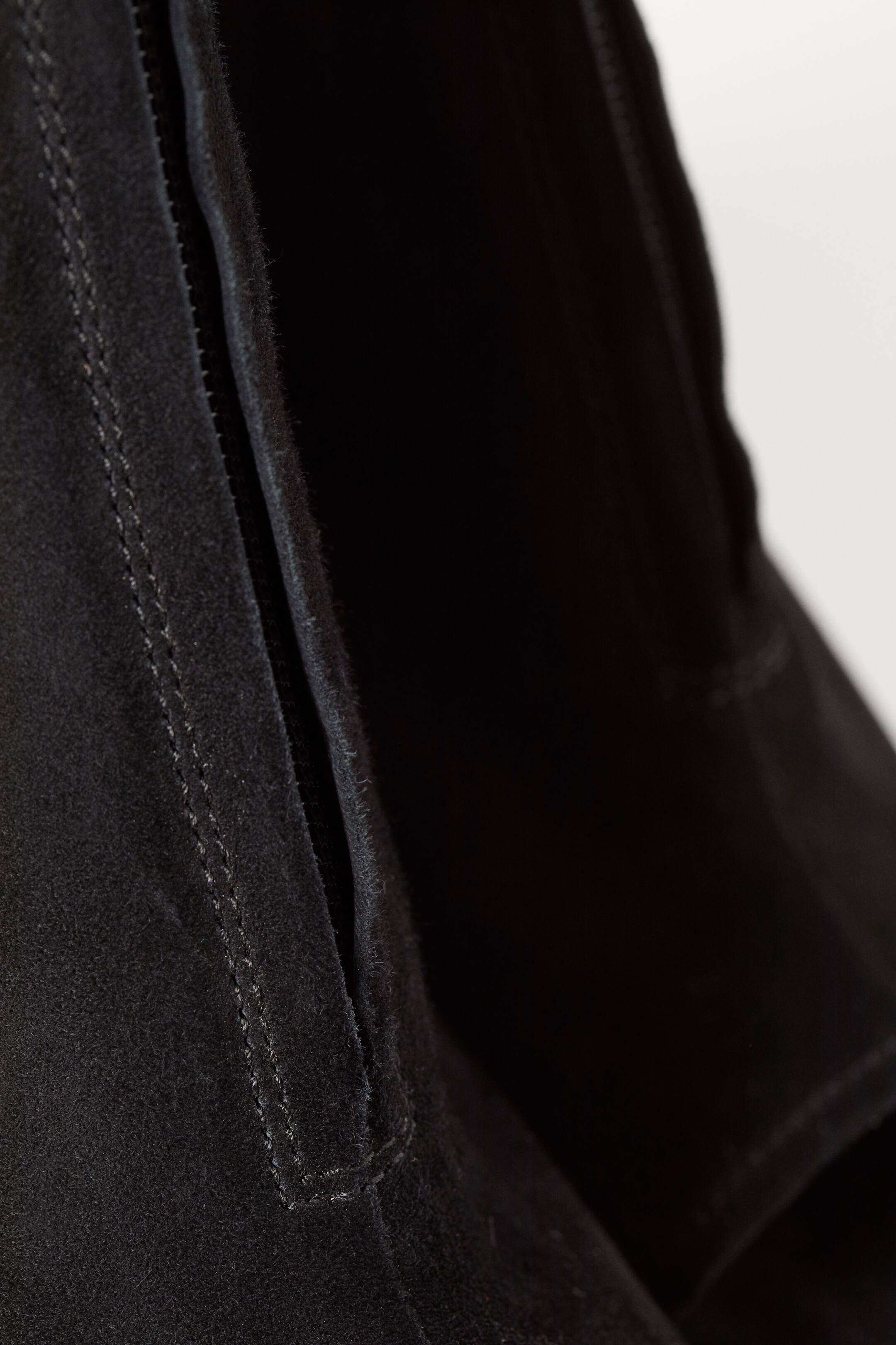 Zobrazit větší obrázek: Otevřené semišové kozačky - Černá - ŽENY | H&M CZ 3