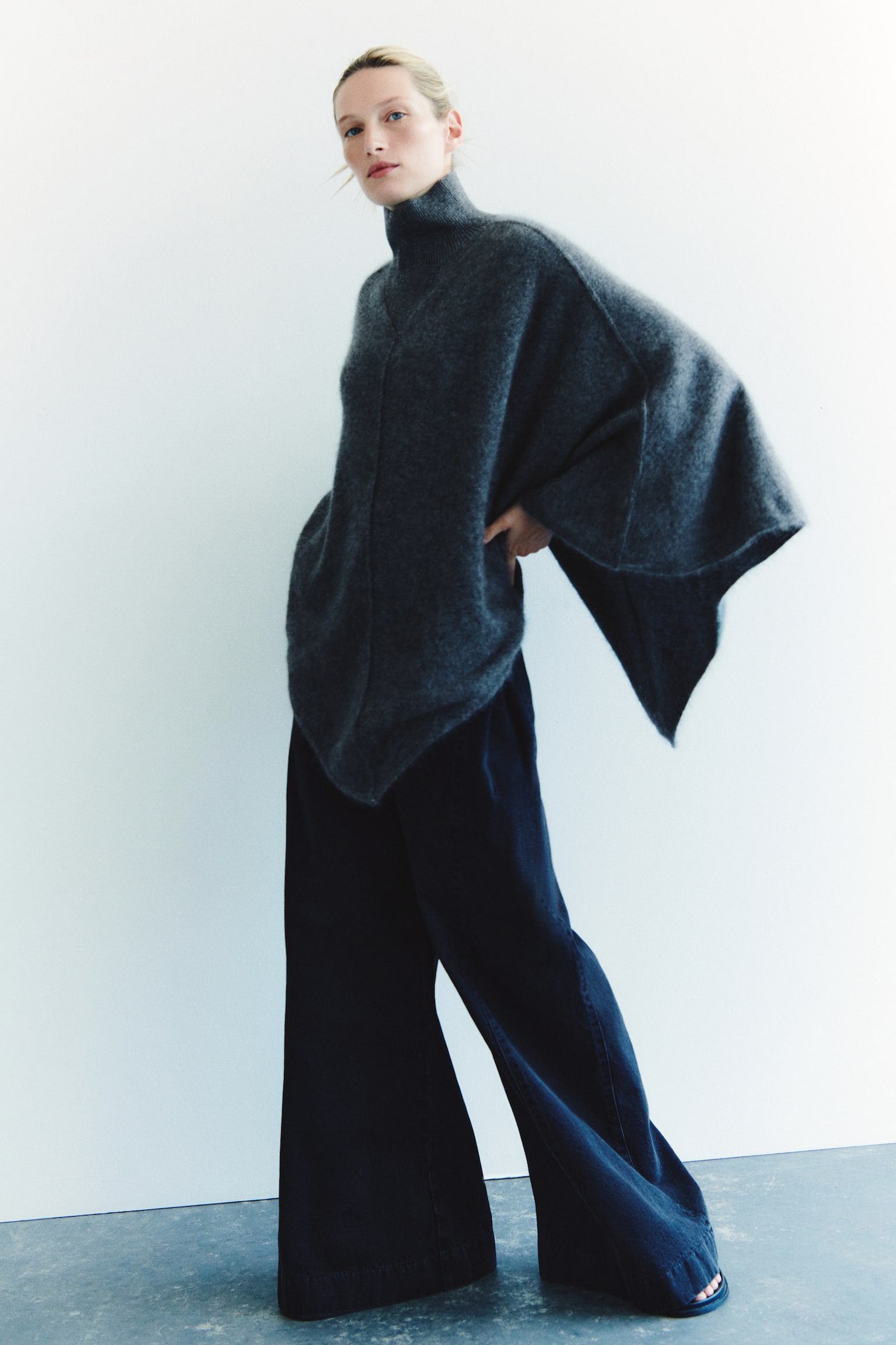 Женские свитеры H&M Wool Mock Turtleneck Cape, цвет: Тёмный серый меланжевый — фото 5