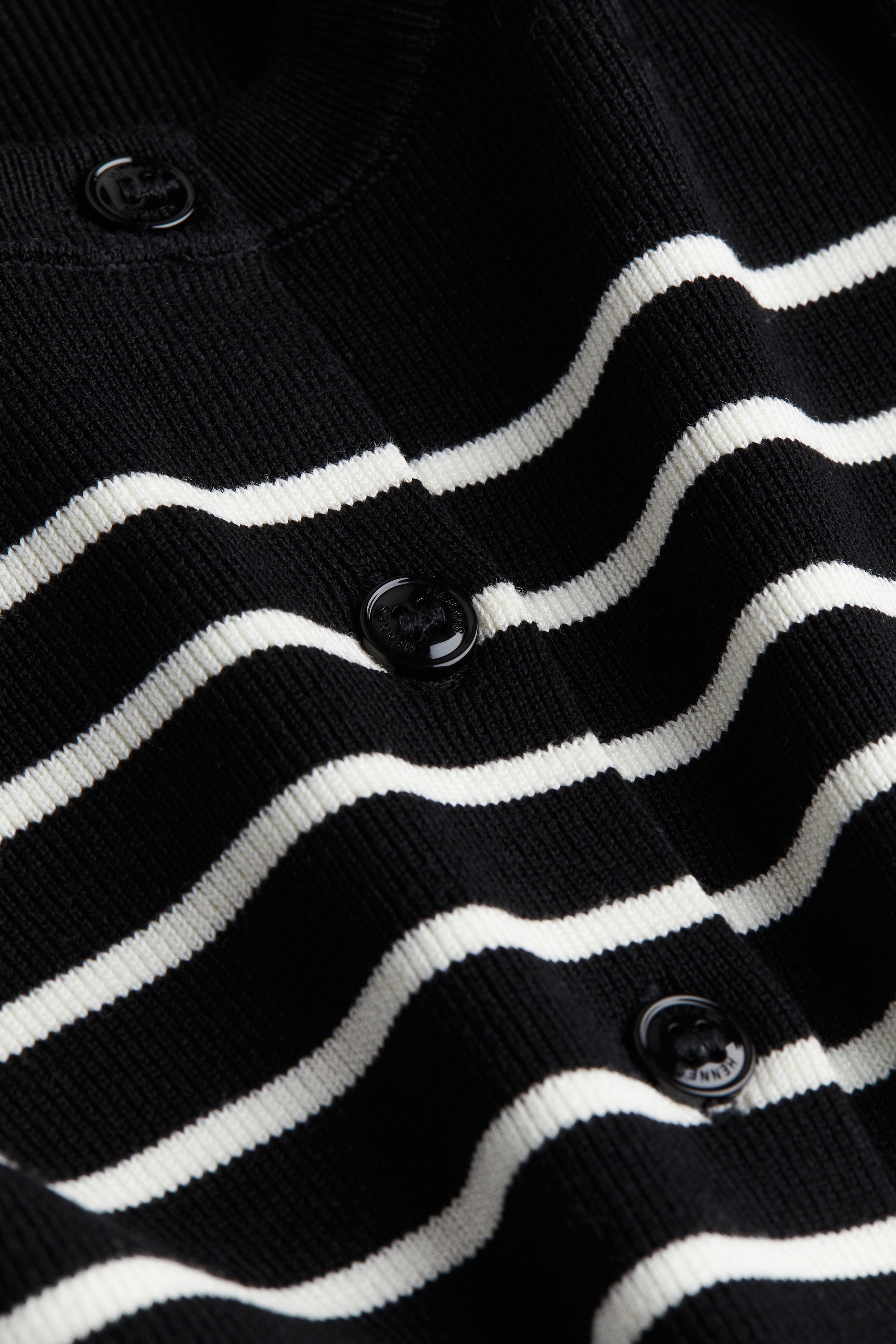 Fine-knit cardigan