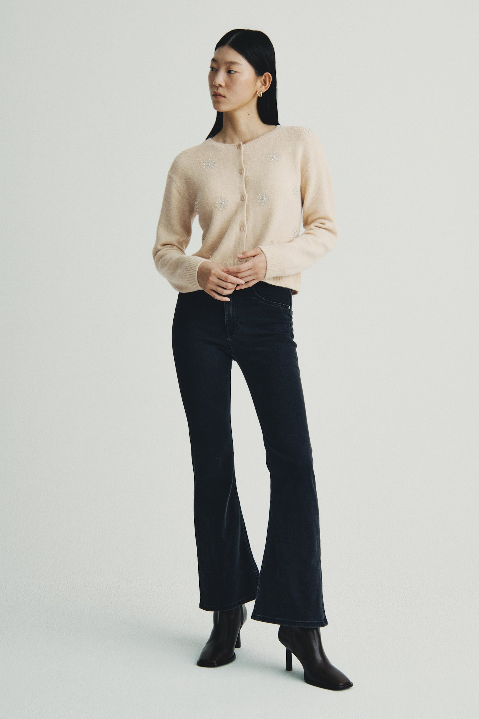 엠브로이더리 가디건 - 라이트 베이지/다크 그레이 - 6