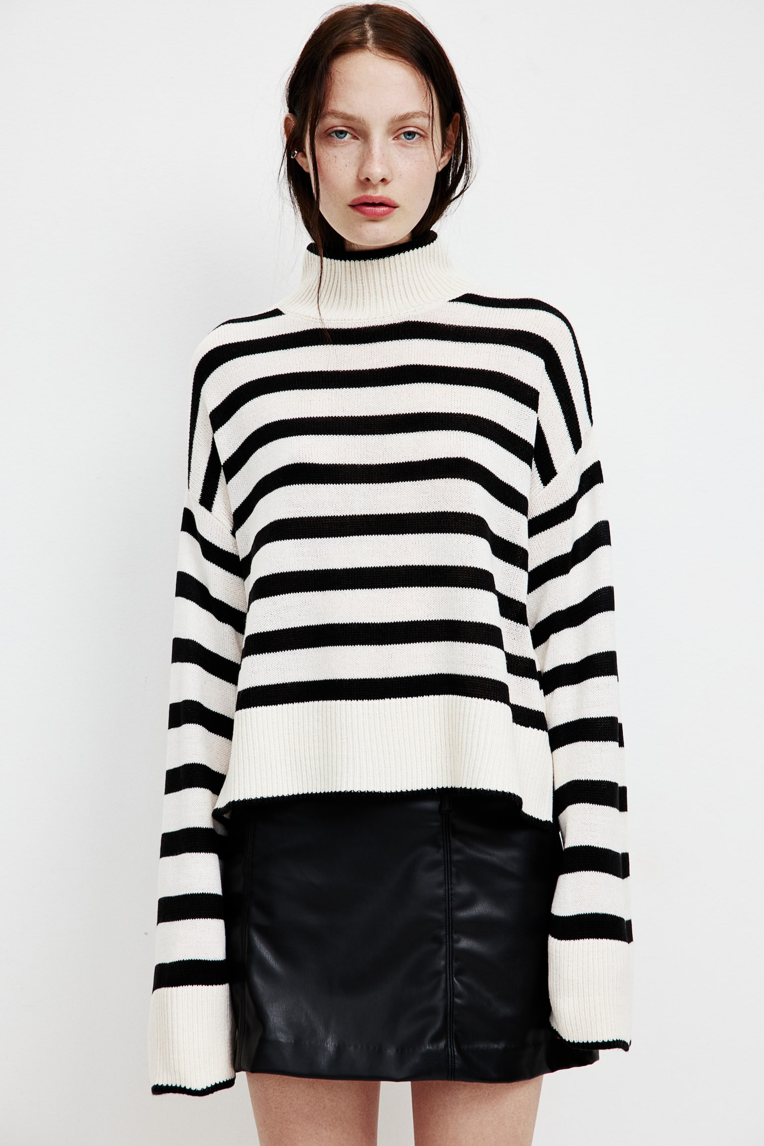 Fine-knit turtleneck jumper - Cream/Striped/Burgundy/Black/Cream - 1